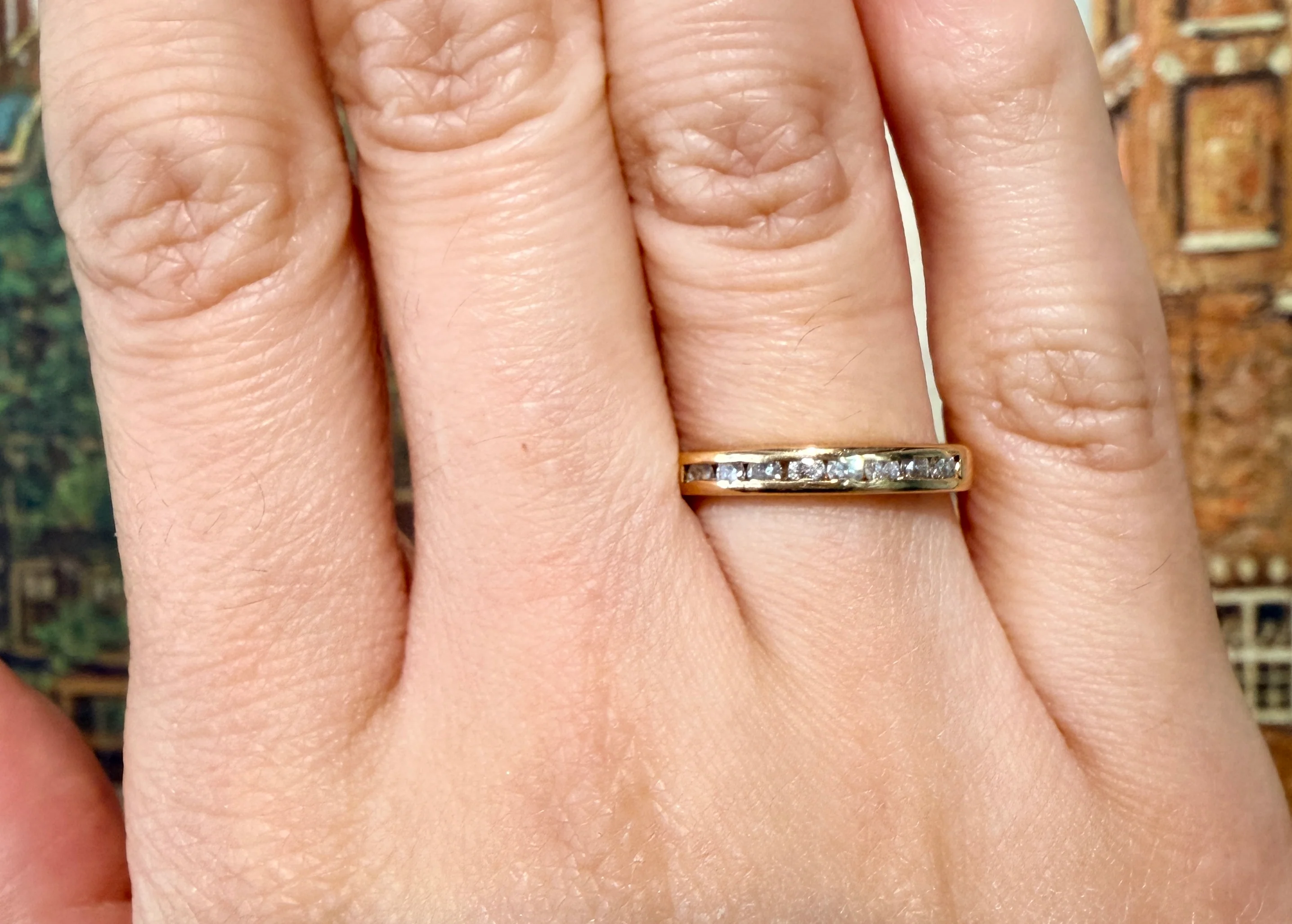 18 carat gold ring channel set with diamonds - Image 6