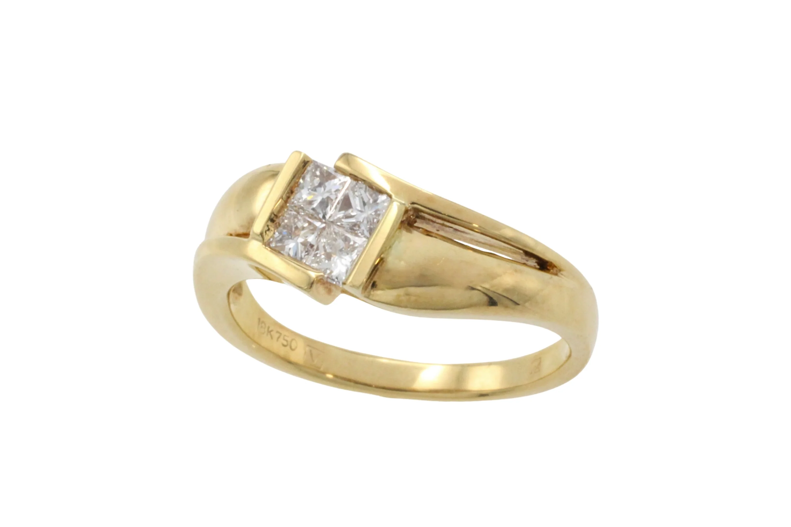 18 carat gold ring with princess cut diamonds - Image 3