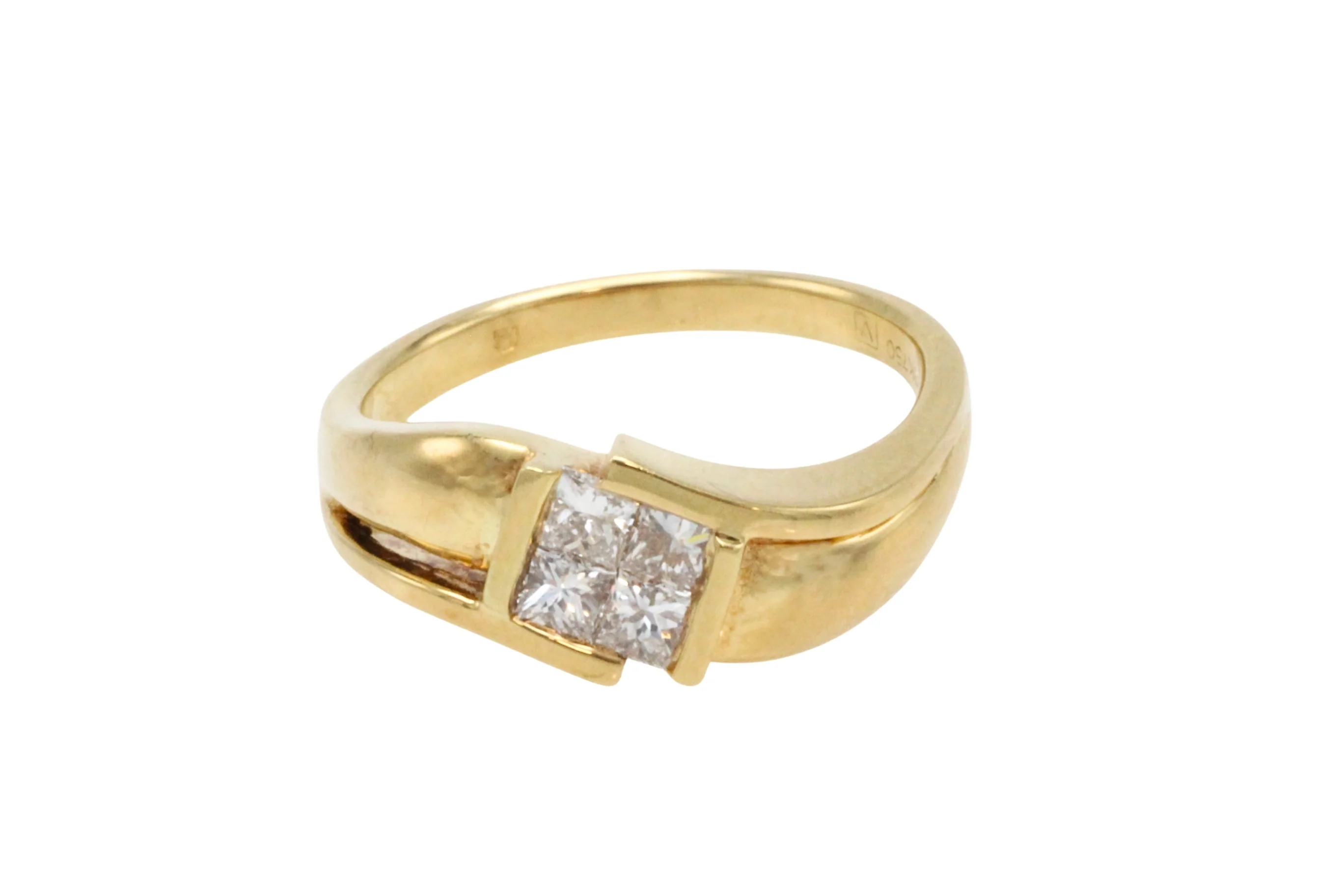 18 carat gold ring with princess cut diamonds - Image 4