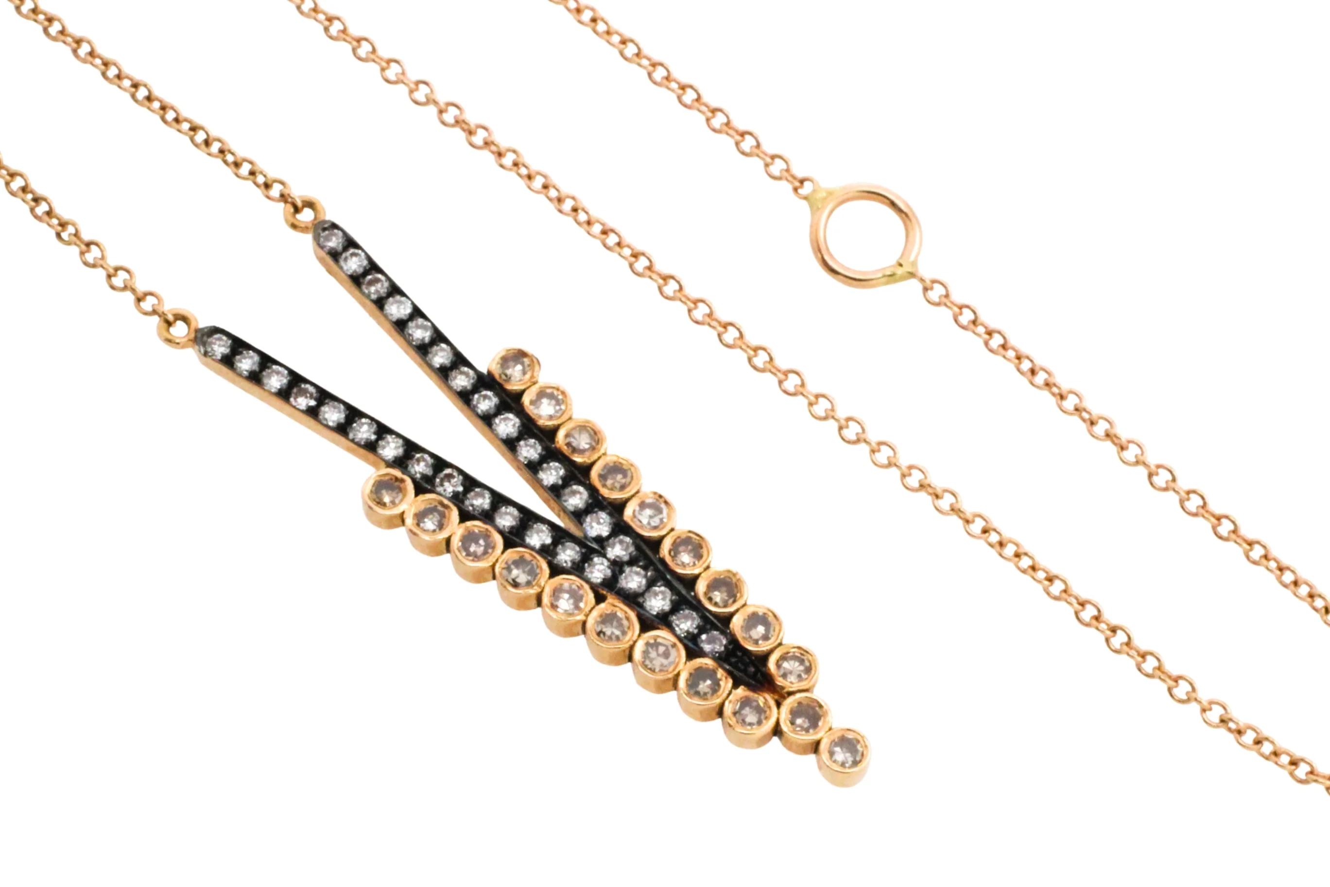 18 carat gold V pendant with diamonds - Image 2