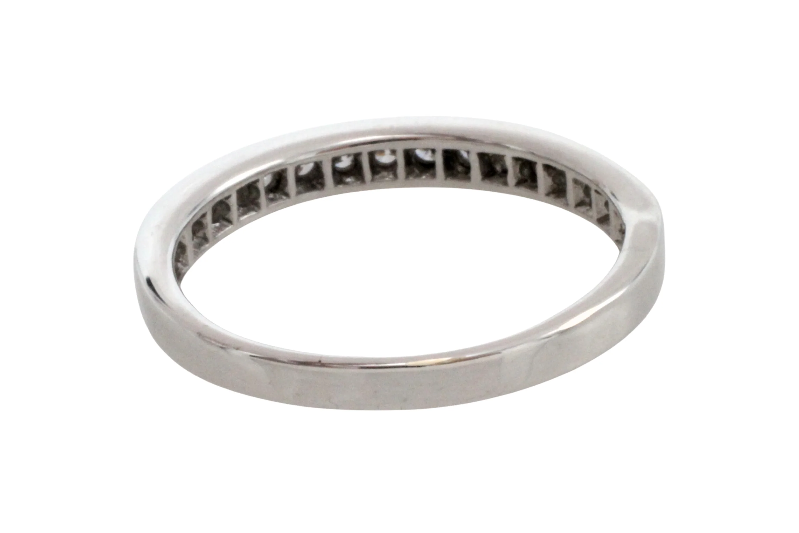 18 carat white gold band with diamonds - Image 6