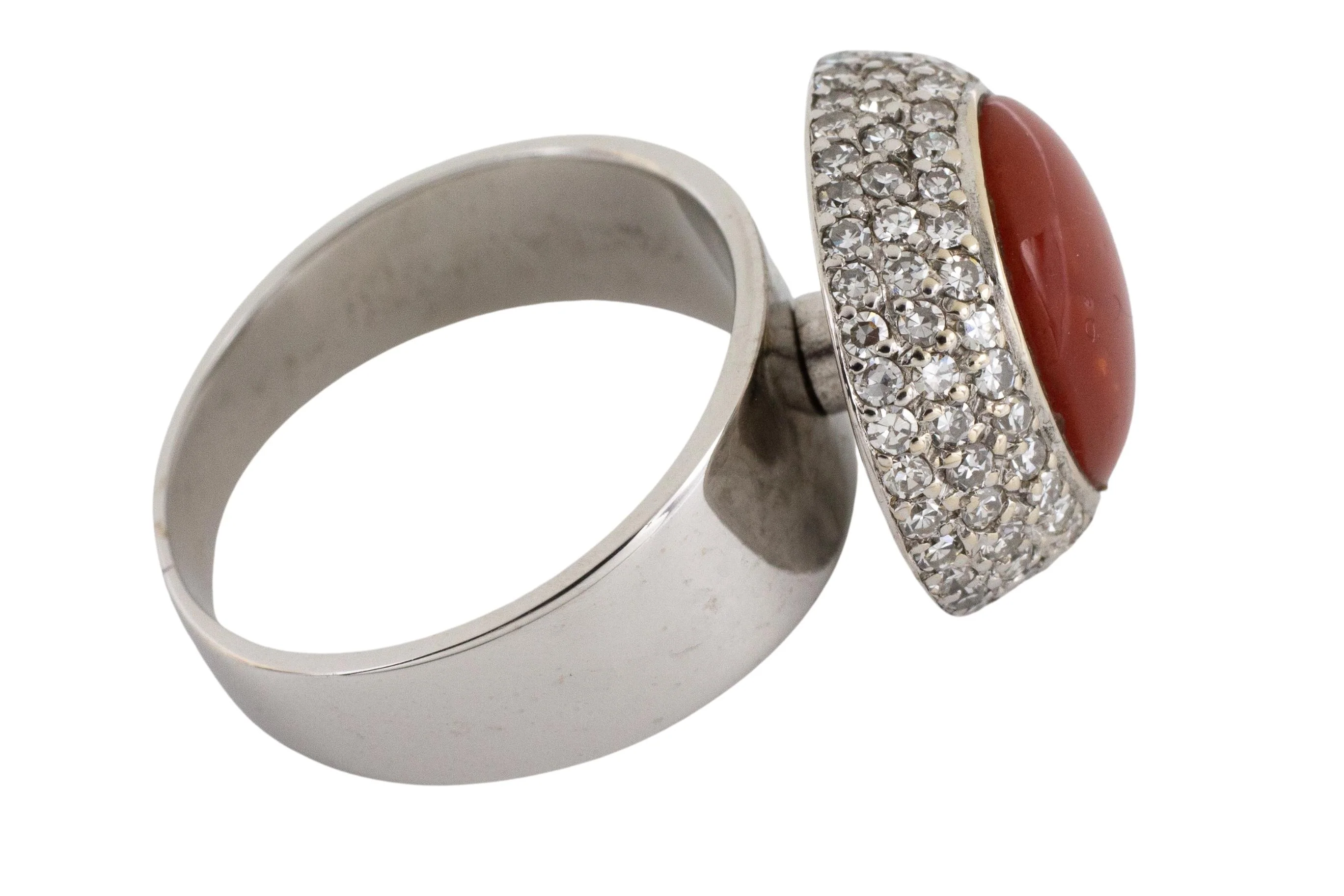 18 carat white gold cabochon ring with diamonds - Image 2