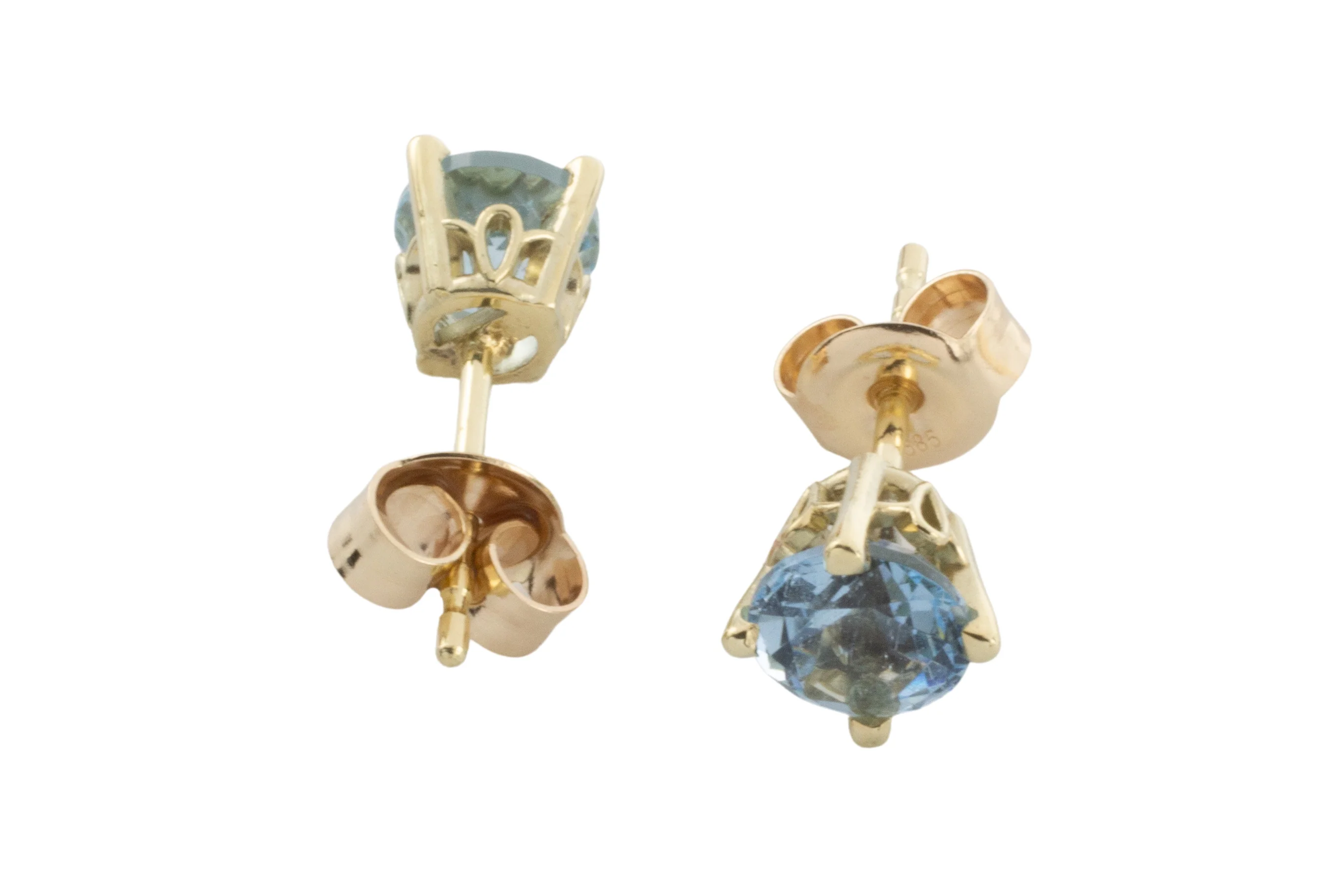 Aquamarine studs in 14 carat gold - Image 4