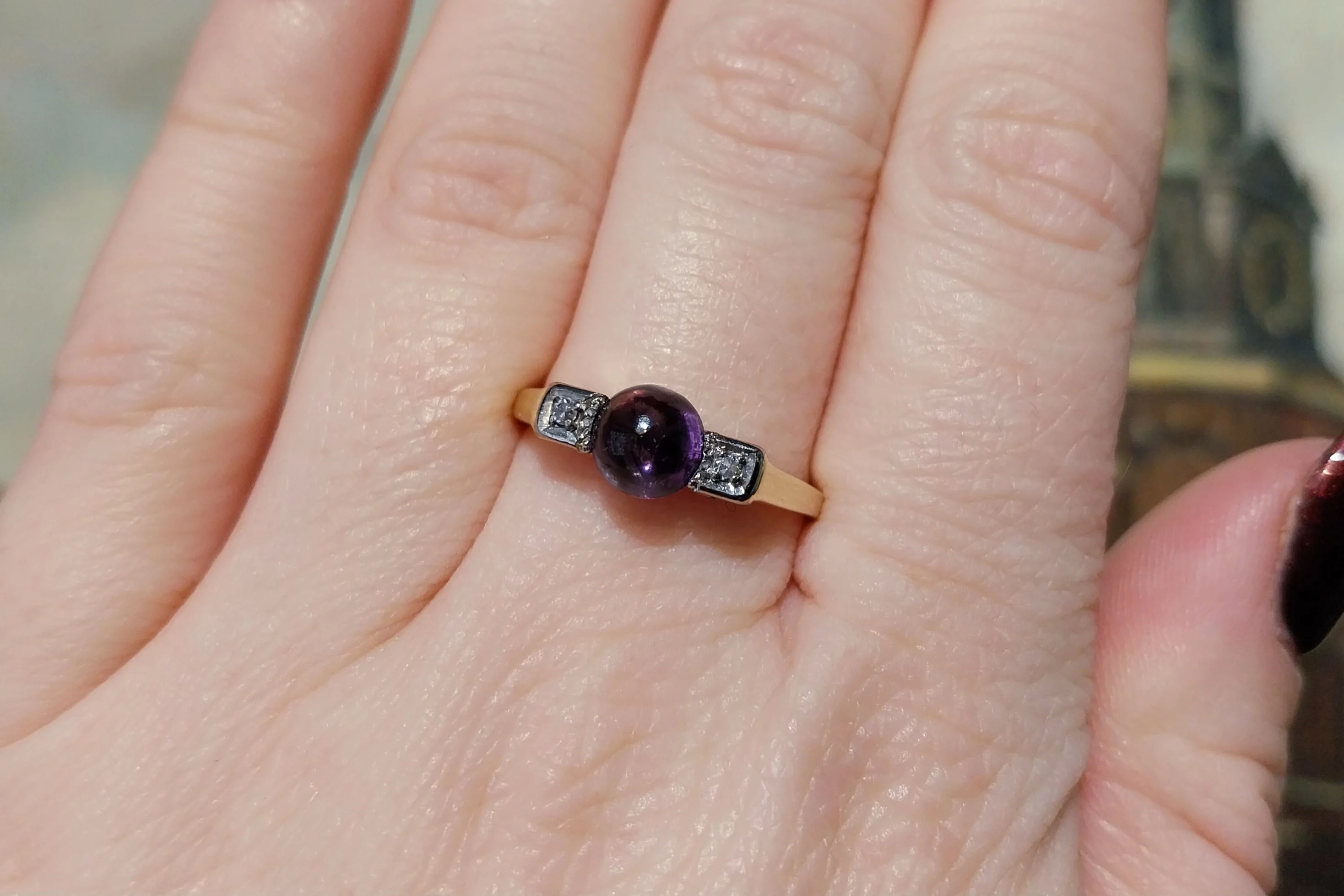 Cabochon amethyst ring with diamonds - Image 7