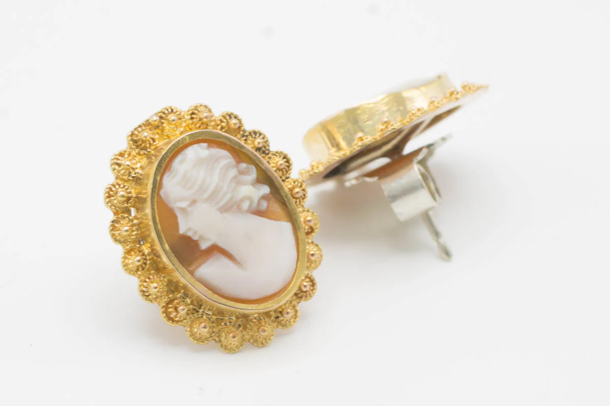 Zeeuwse knop cameo studs in gold and silver - Image 2