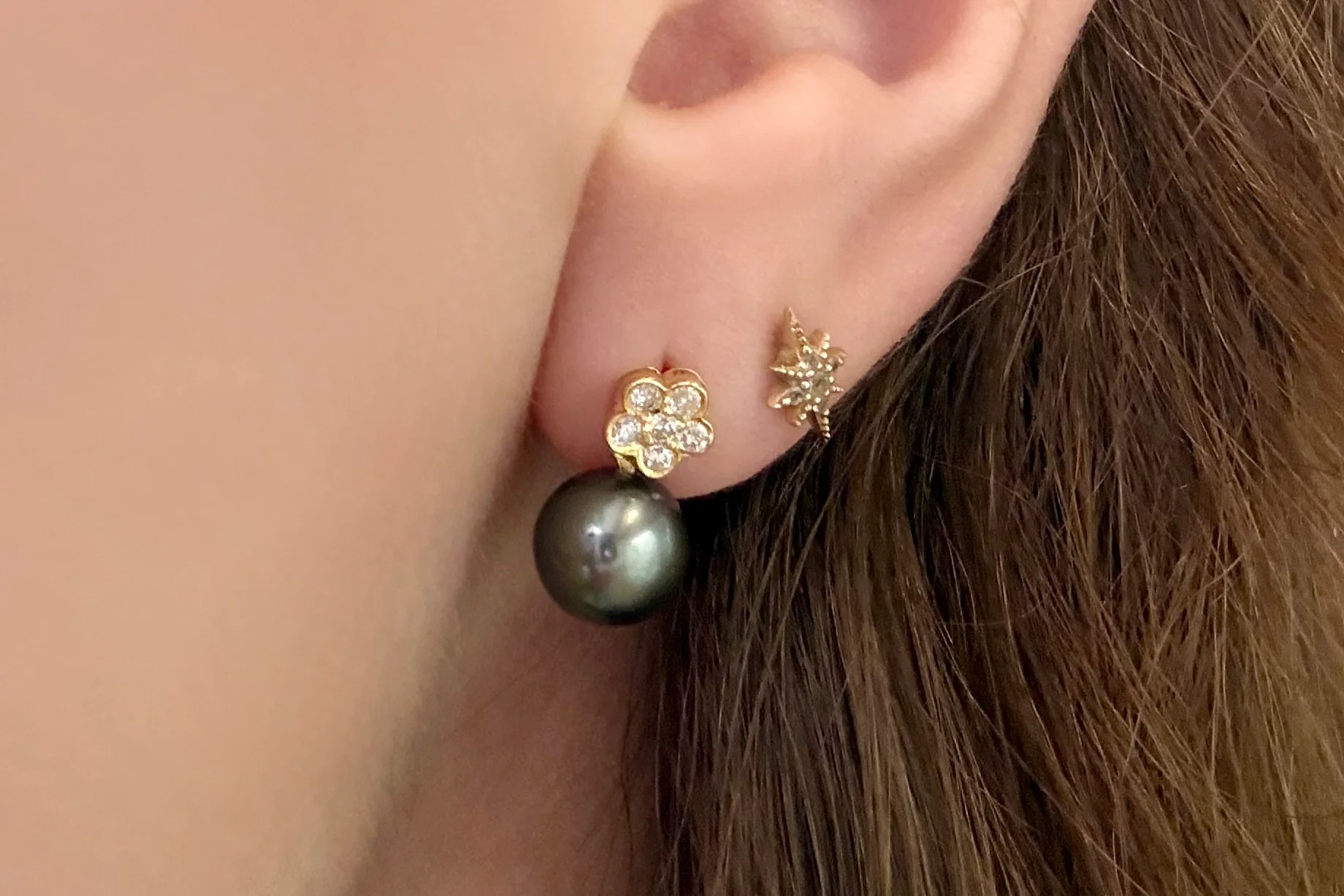 Diamond and grey pearl earrings - Image 5