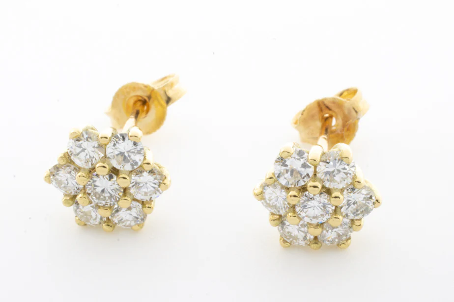 Diamond cluster ear studs in 14 carat gold - Image 2