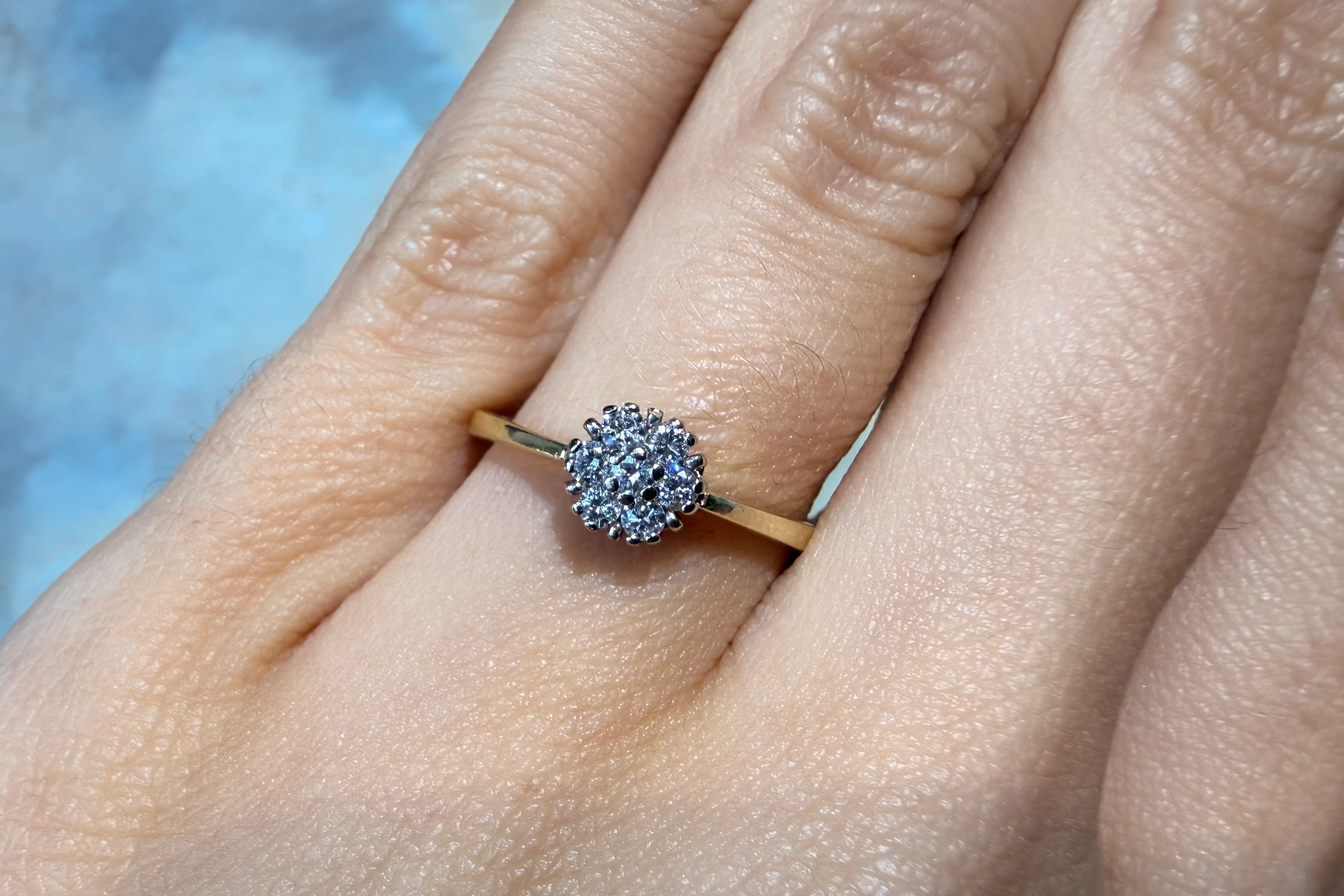 Diamond cluster ring in 14 carat gold - Image 7