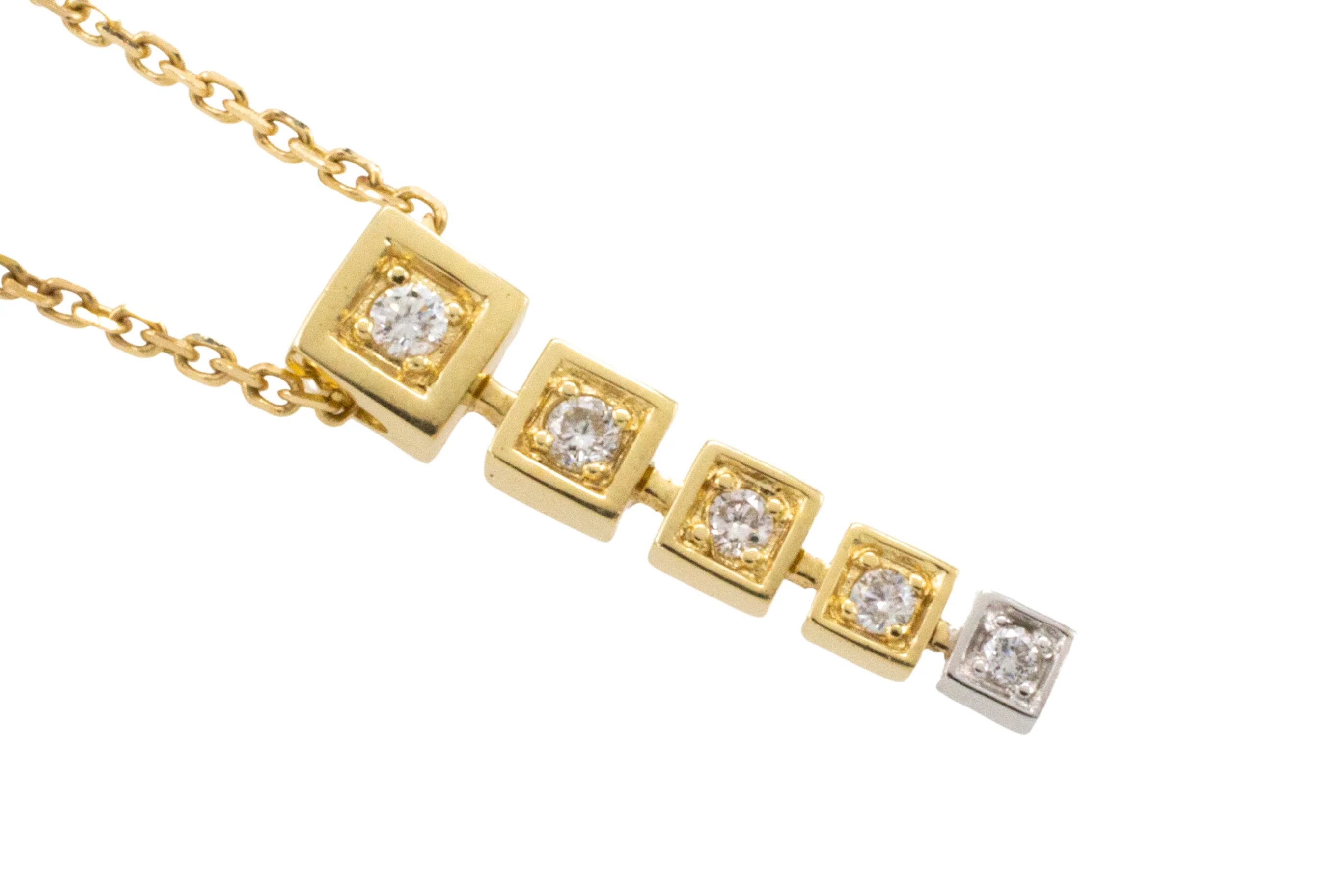 Diamond pendant in 14 carat gold