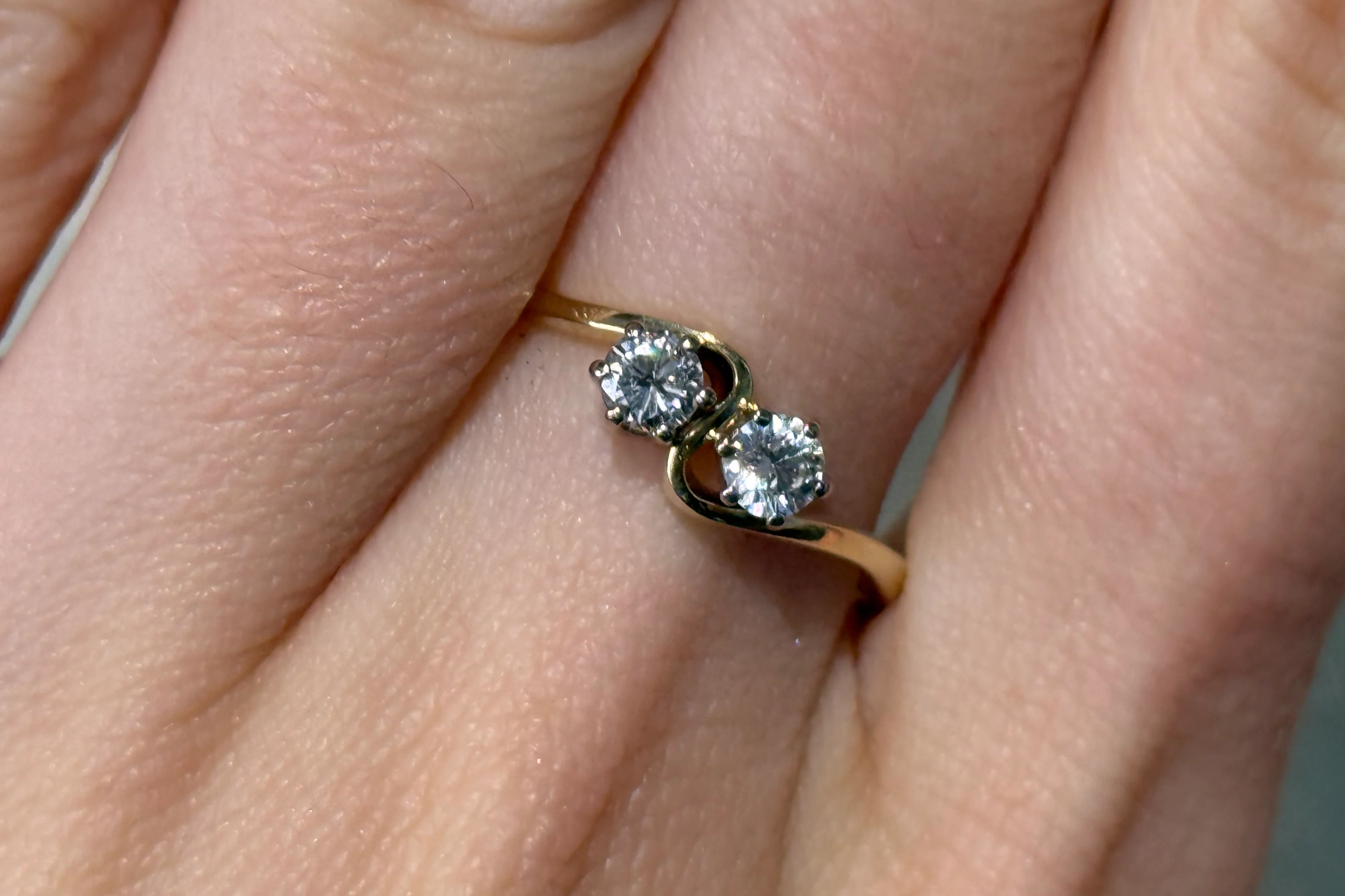 Diamond swirl ring in 14 carat gold - Image 6