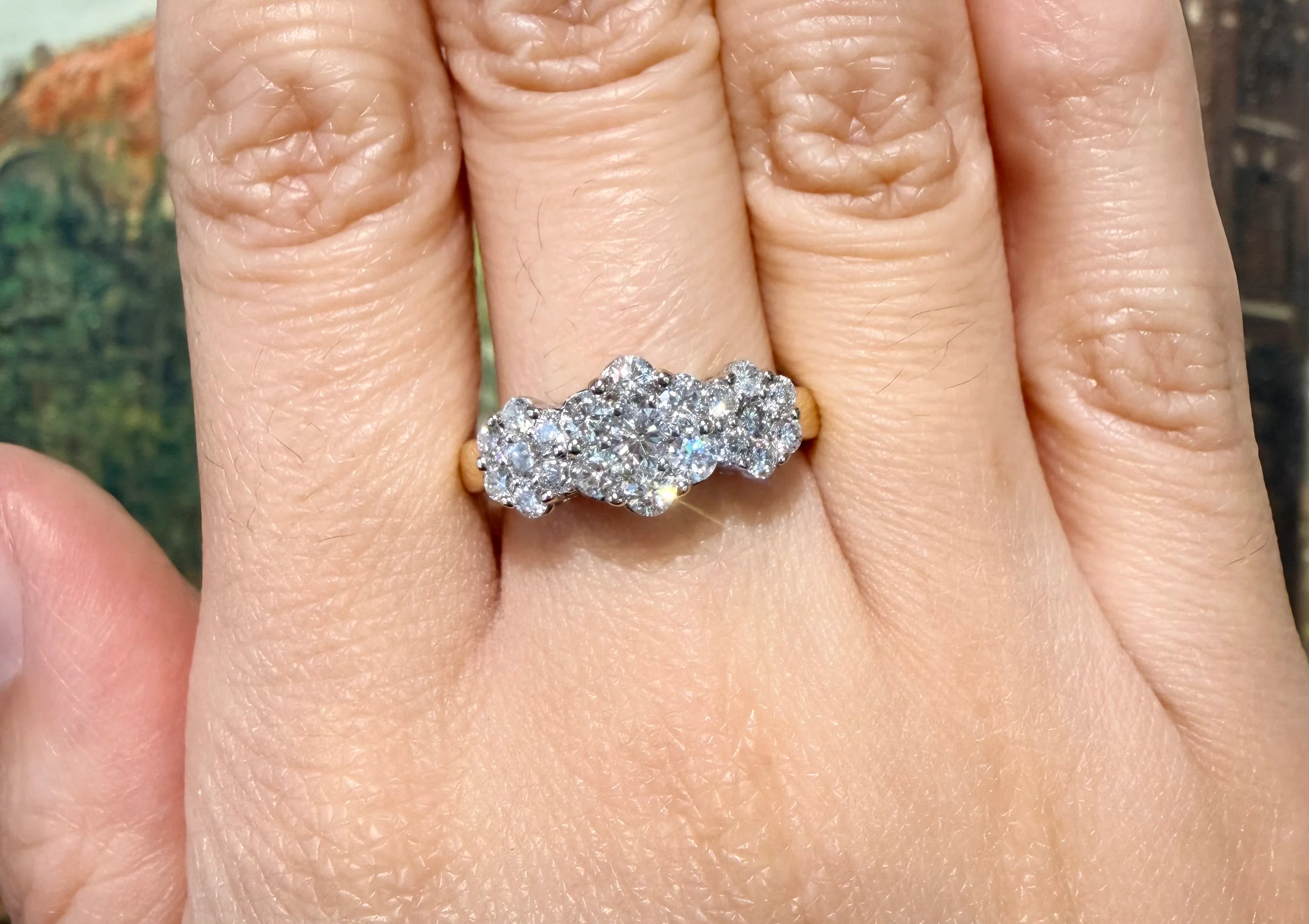 Diamond triple cluster ring in 18 carat gold - Image 7