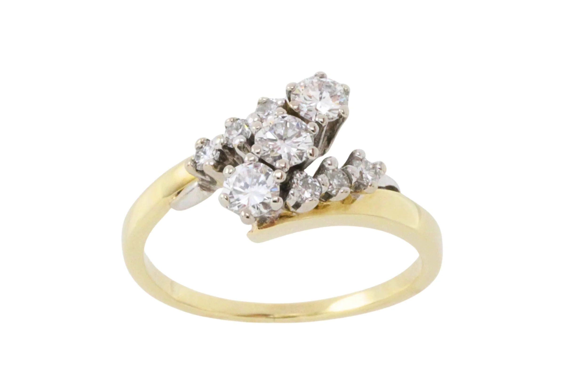 Diamond zig zag ring in 18 carat gold