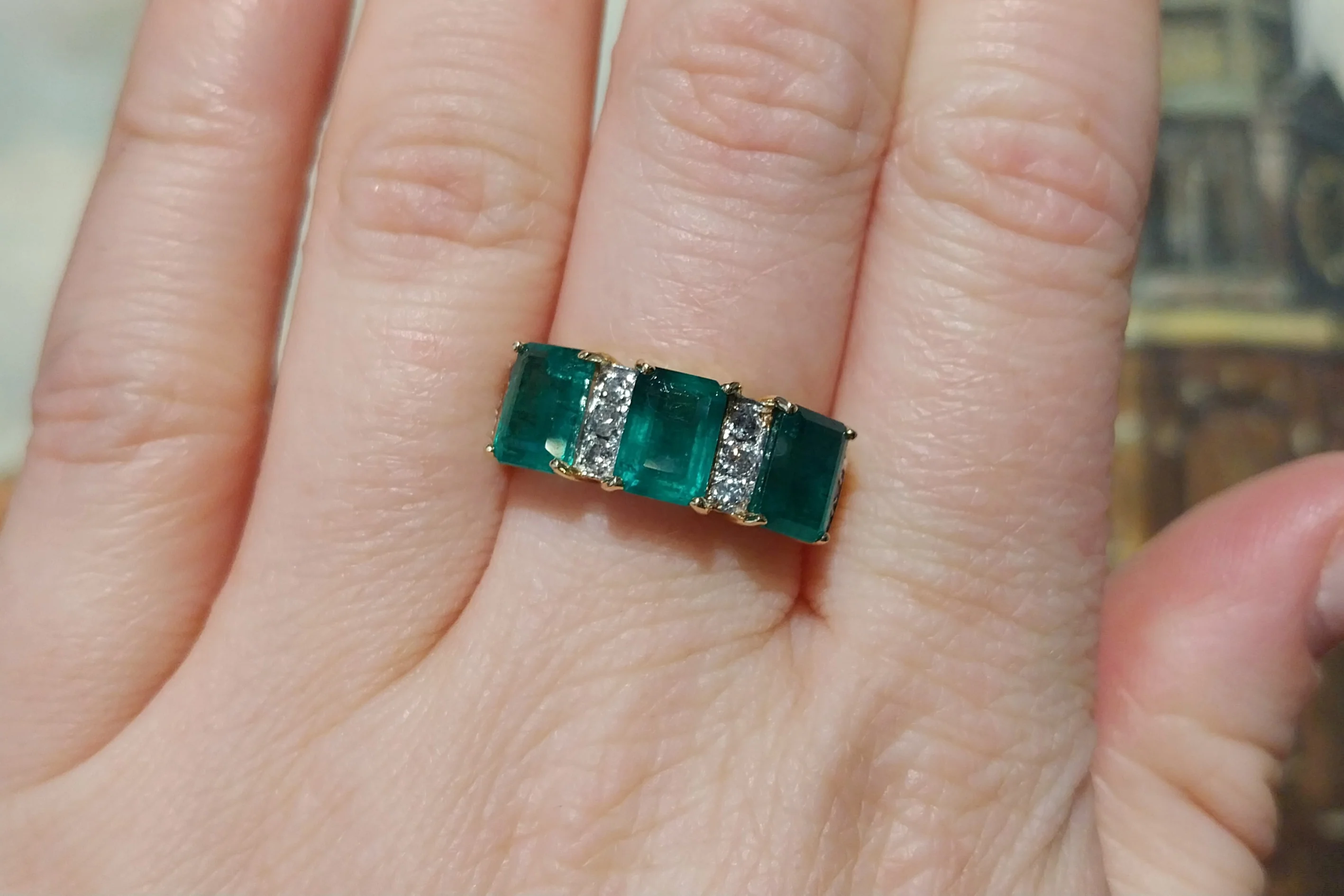 Emerald and diamond ring in 18 carat gold - Image 8
