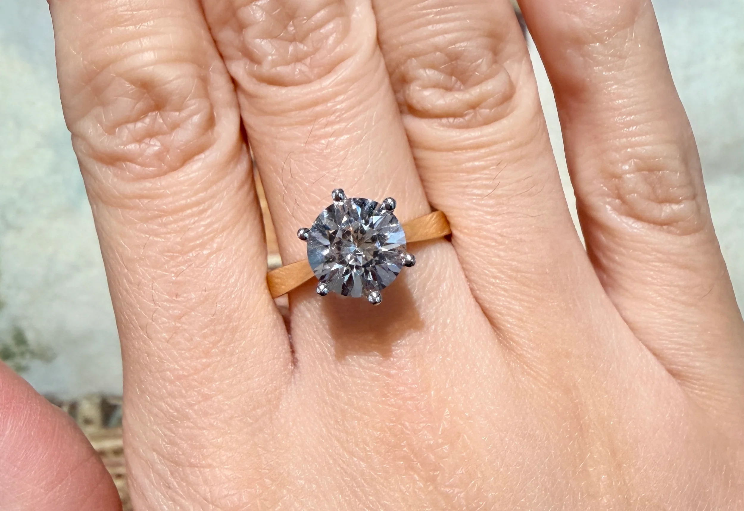 Gold solitaire ring with rock crystal stone - Image 8
