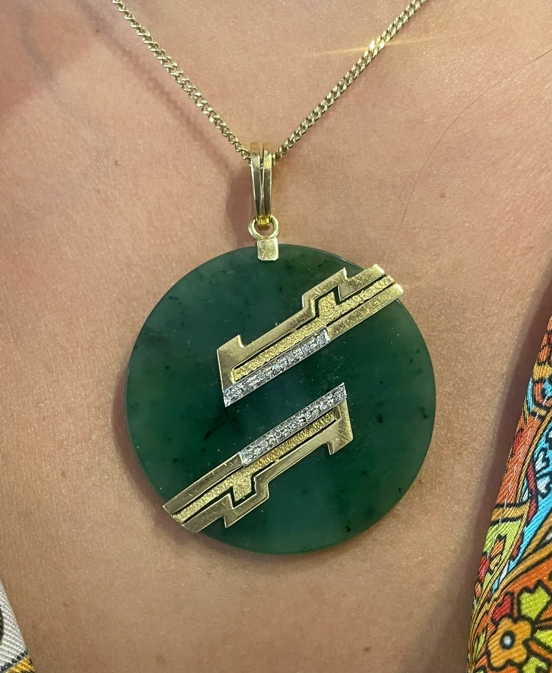 Jade pendant in 18 carat gold with diamonds - Image 6