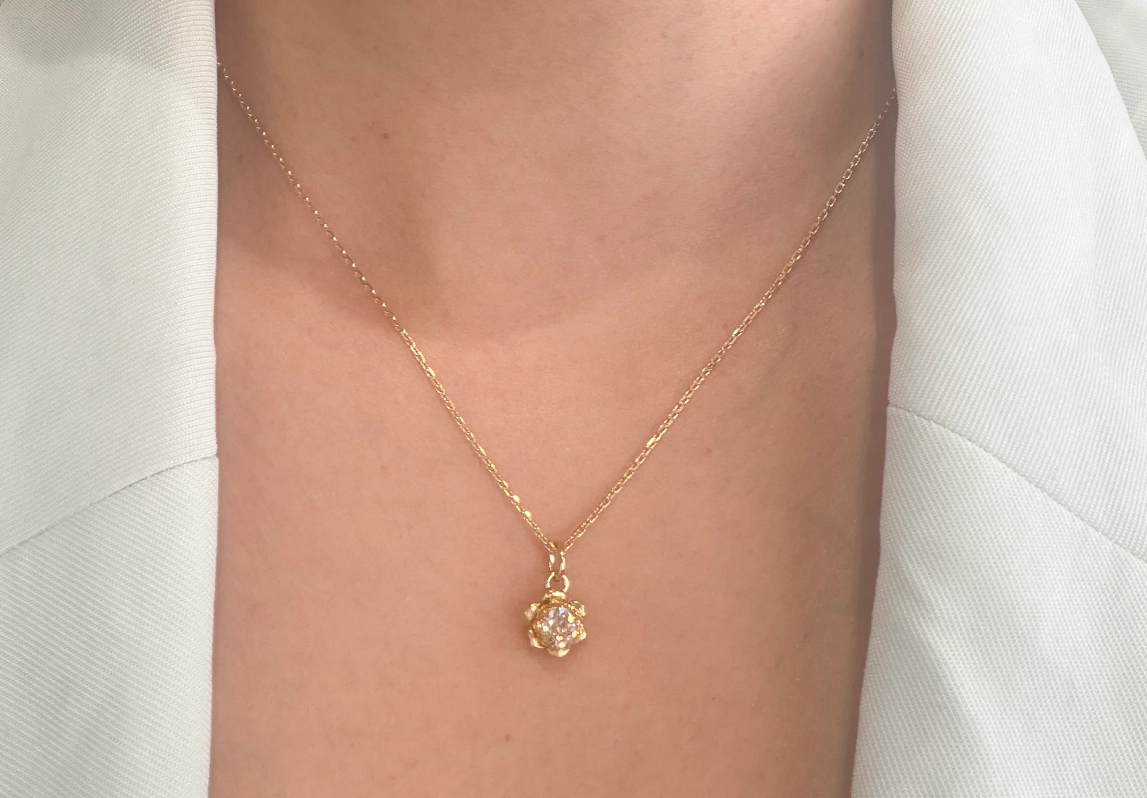 Old mine cut diamond pendant in 14 carat gold - Image 7