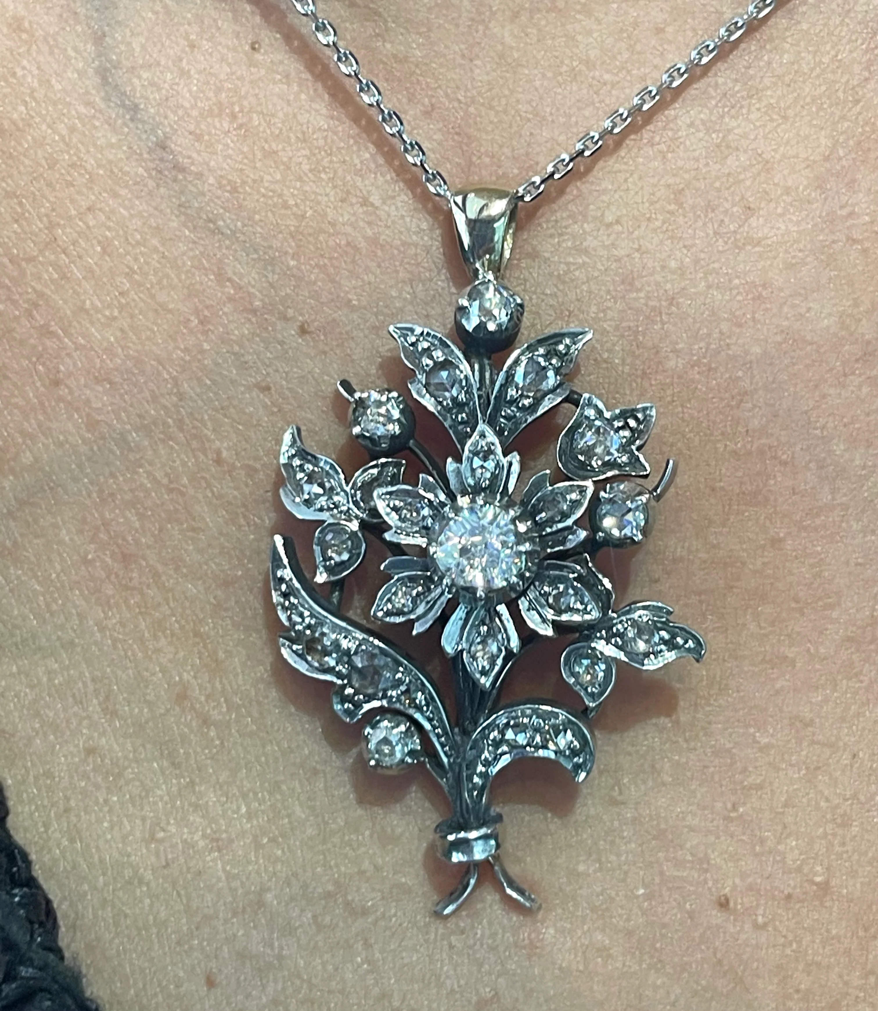 Rose diamond flower pendant in silver and gold - Image 5