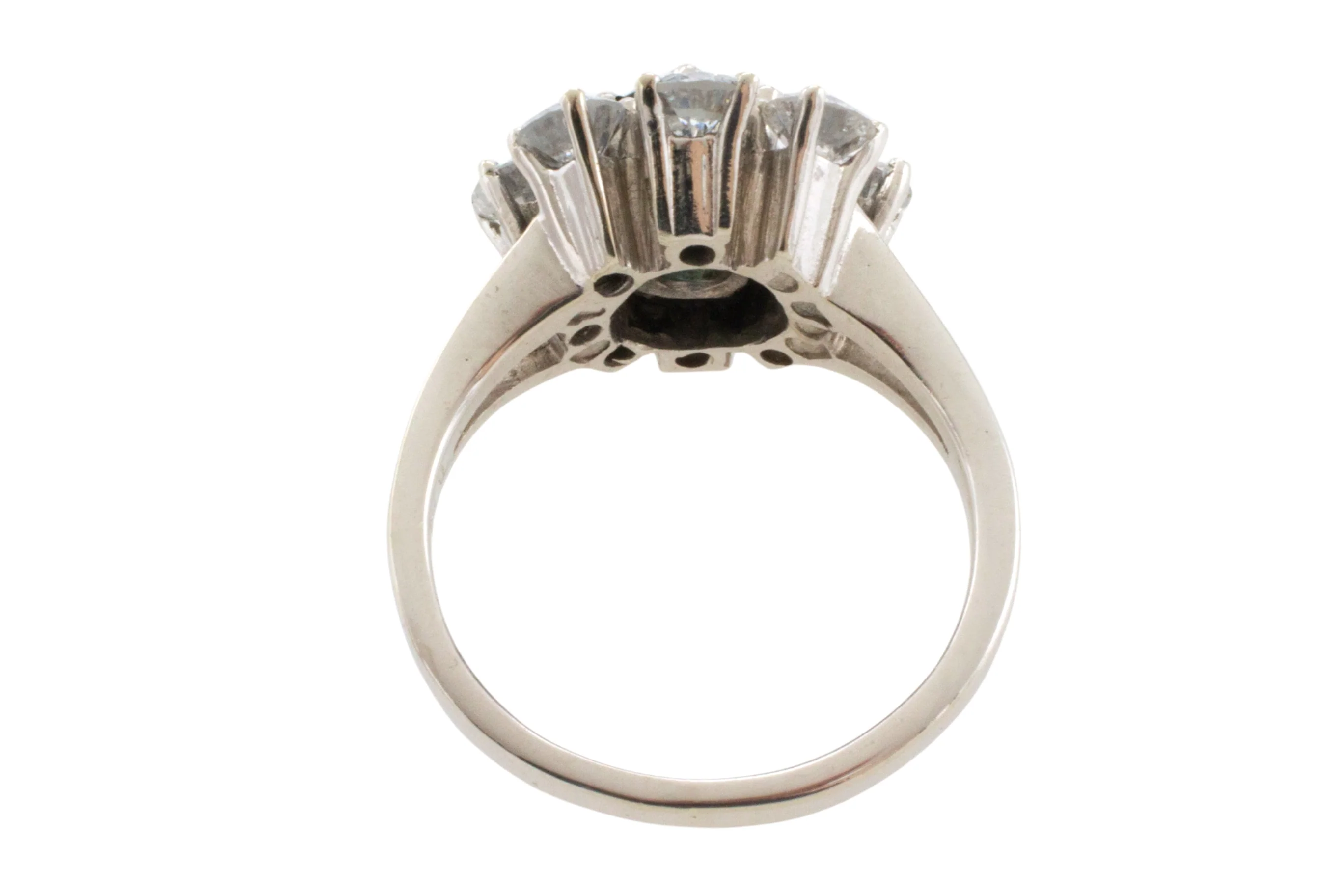 Sapphire and diamond cluster ring in 14 carat white gold - Image 5