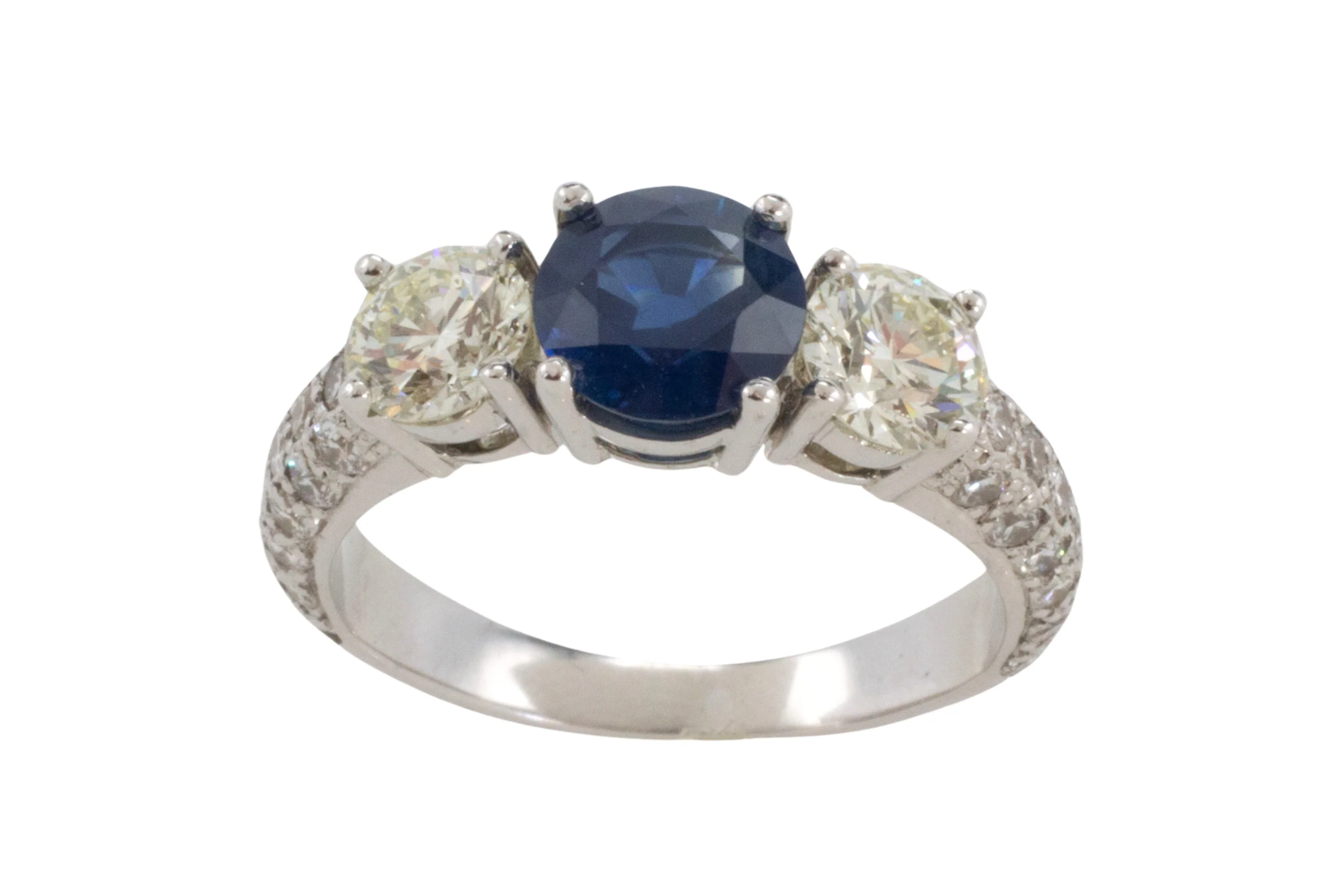 Sapphire and diamond ring in 18 carat white gold