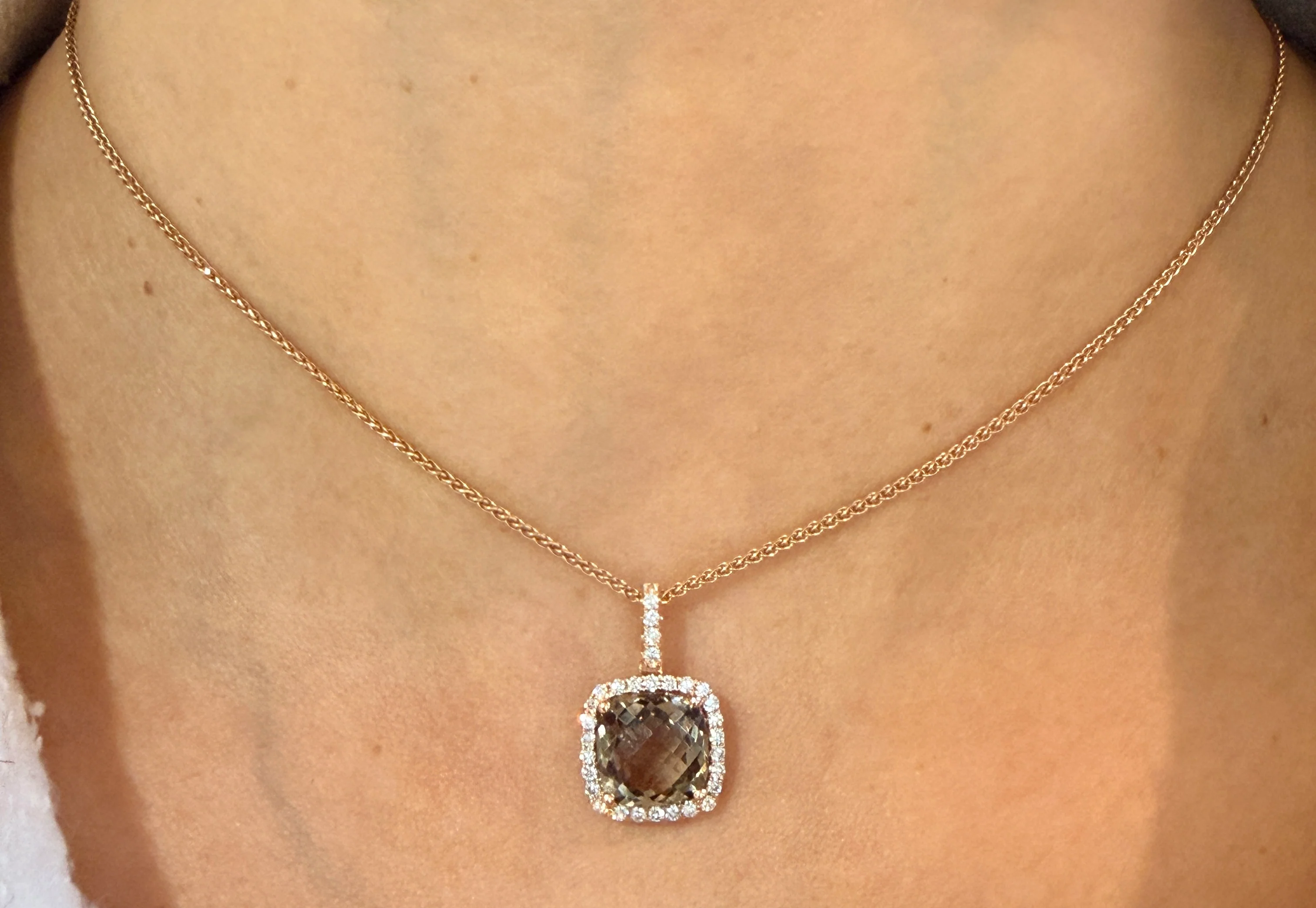 Smoked quartz and diamond pendant in 18 carat gold - Image 6