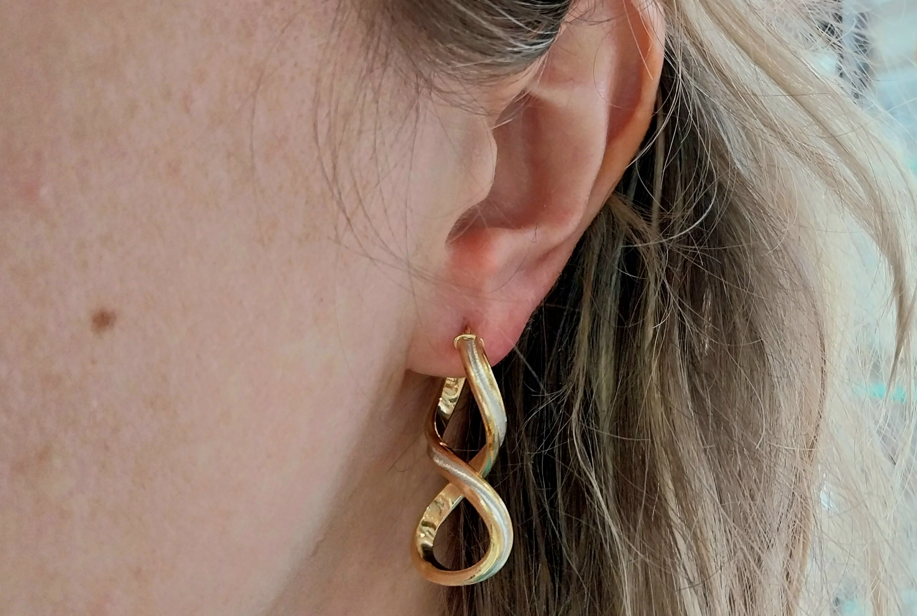 Spiral earrings in yellow and white gold - Image 4
