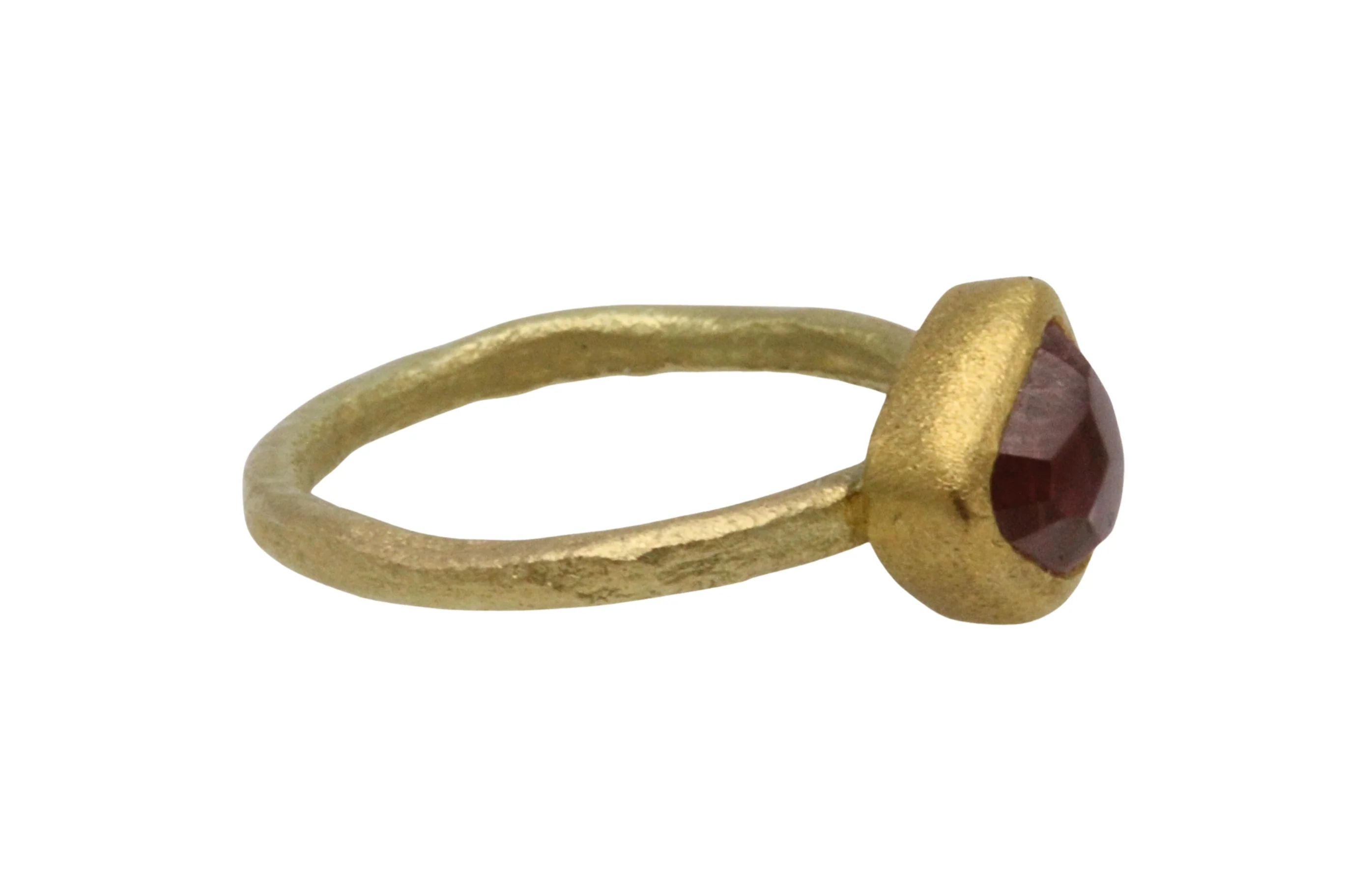 Textured light pink tourmaline ring in 14 carat gold - Image 5