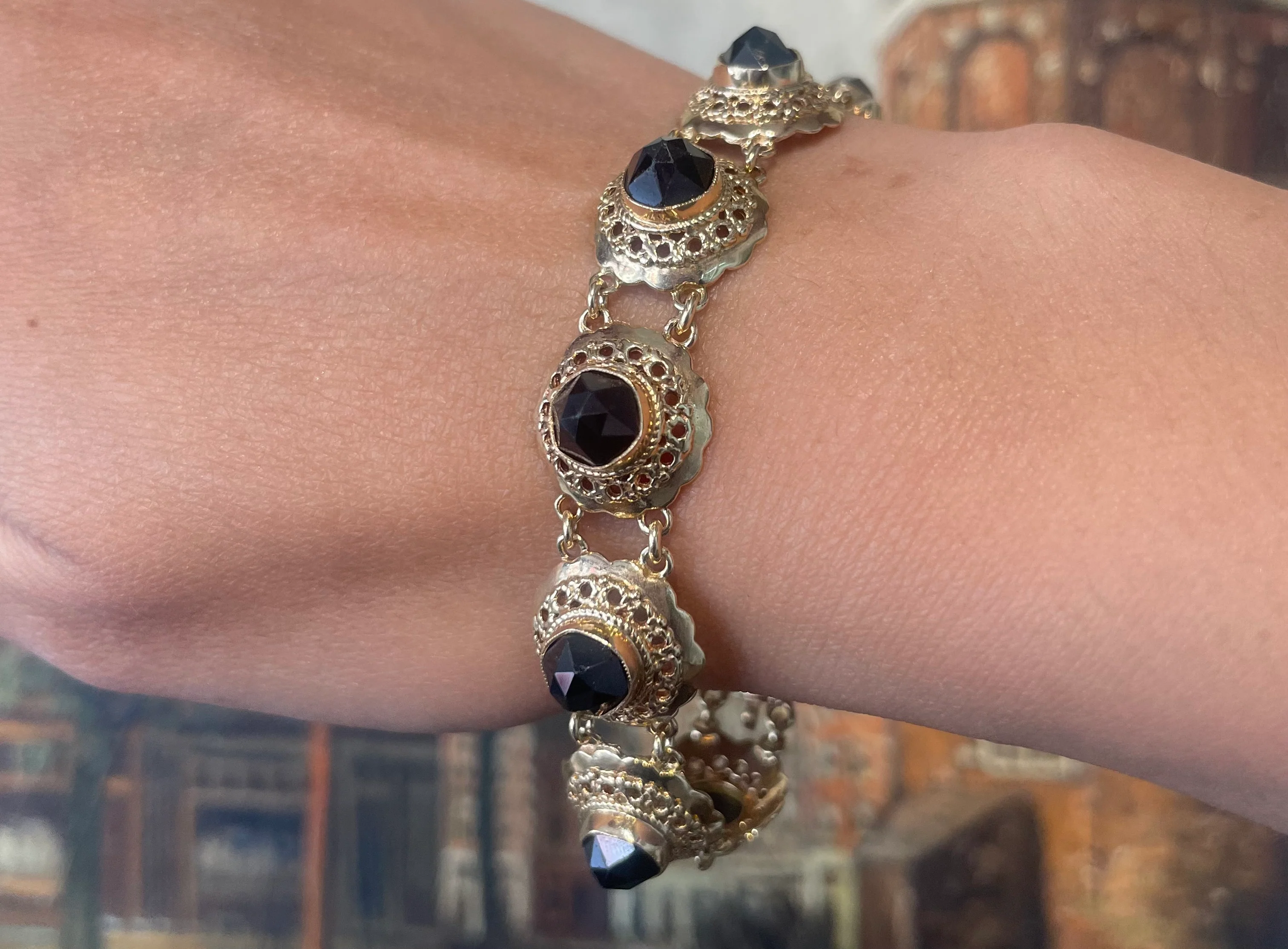 Vintage 14 carat gold link bracelet with garnets - Image 8