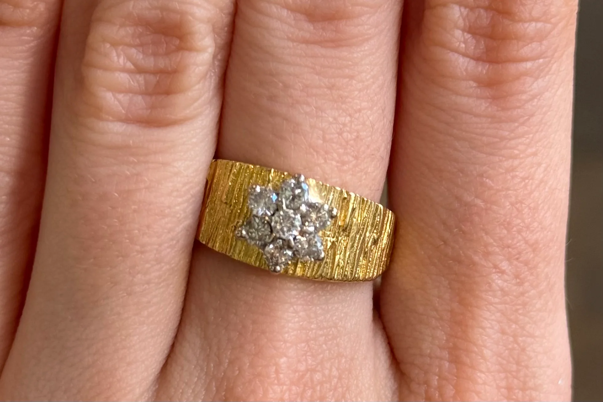 Vintage bark textured diamond ring - Image 7