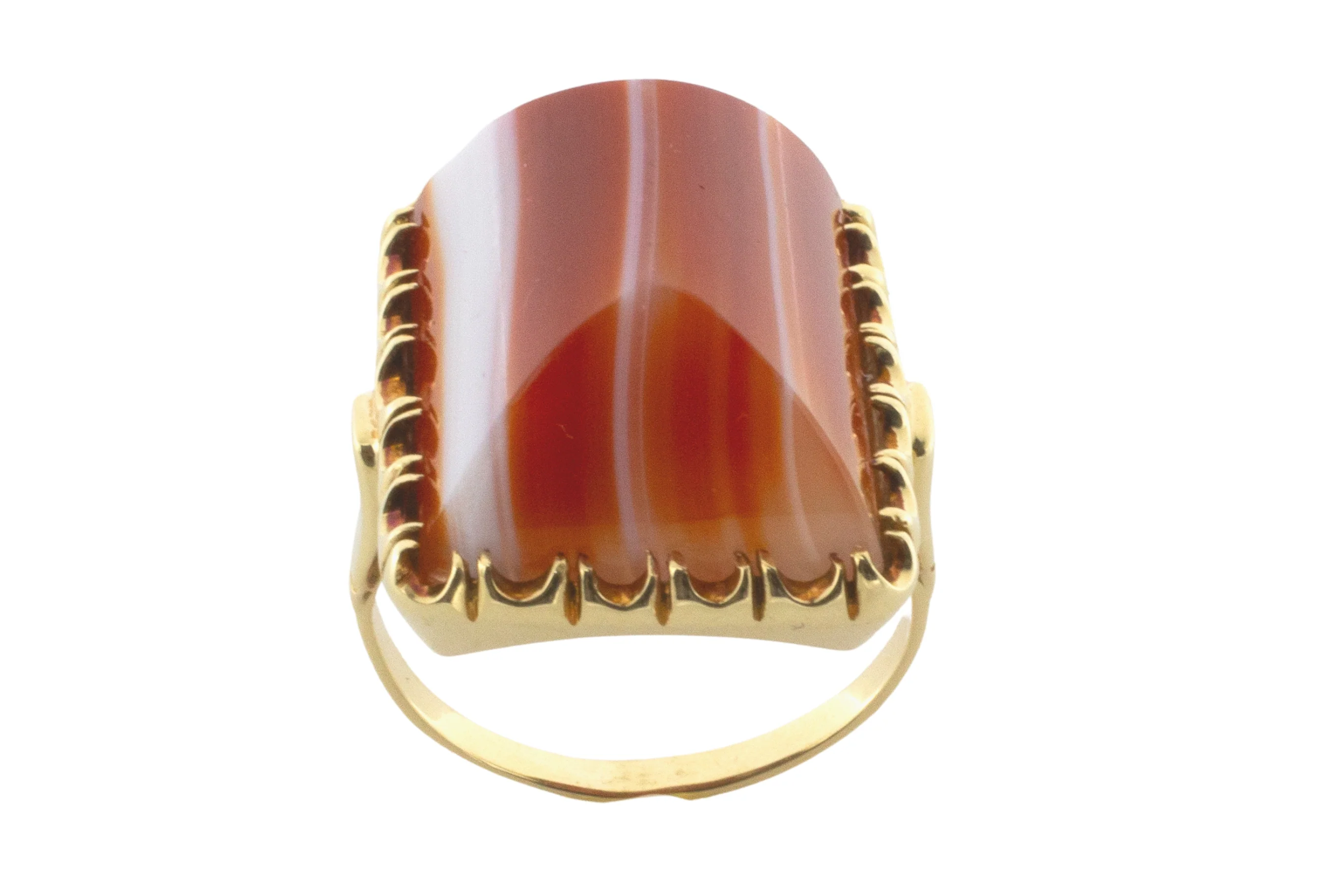 Vintage carnelian ring in 14 carat gold