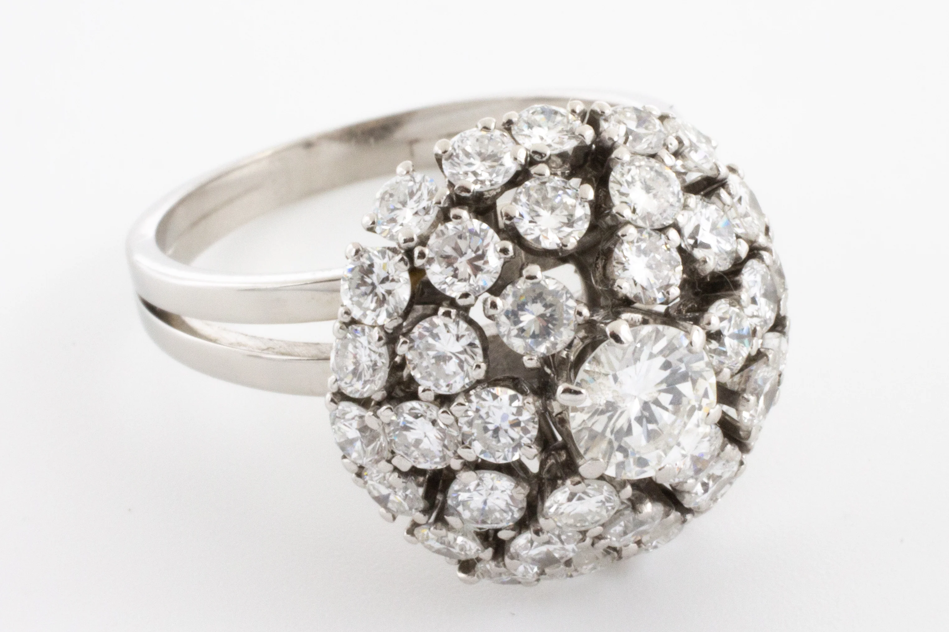 Vintage diamond dome cluster ring in white gold - Image 2