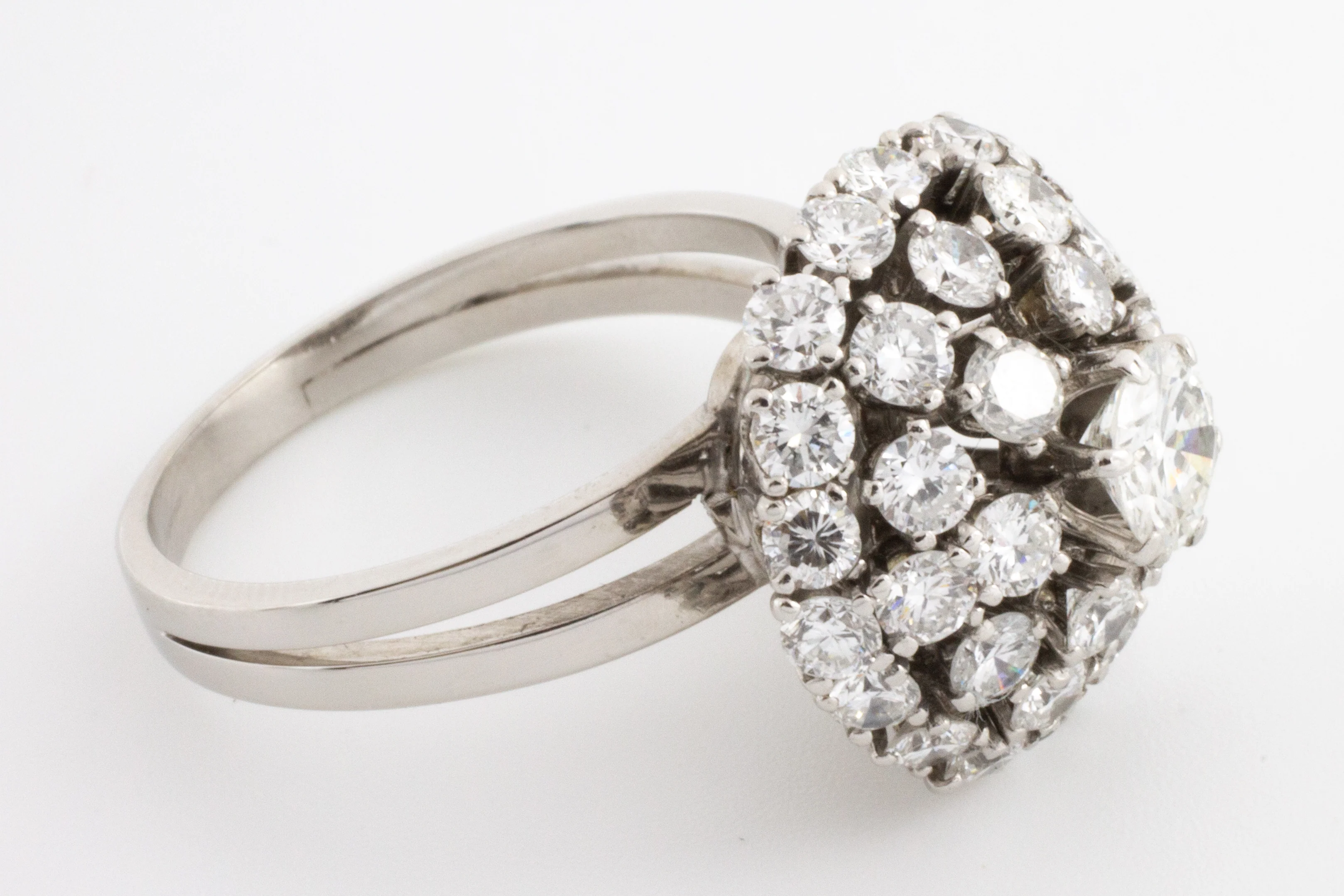 Vintage diamond dome cluster ring in white gold - Image 3