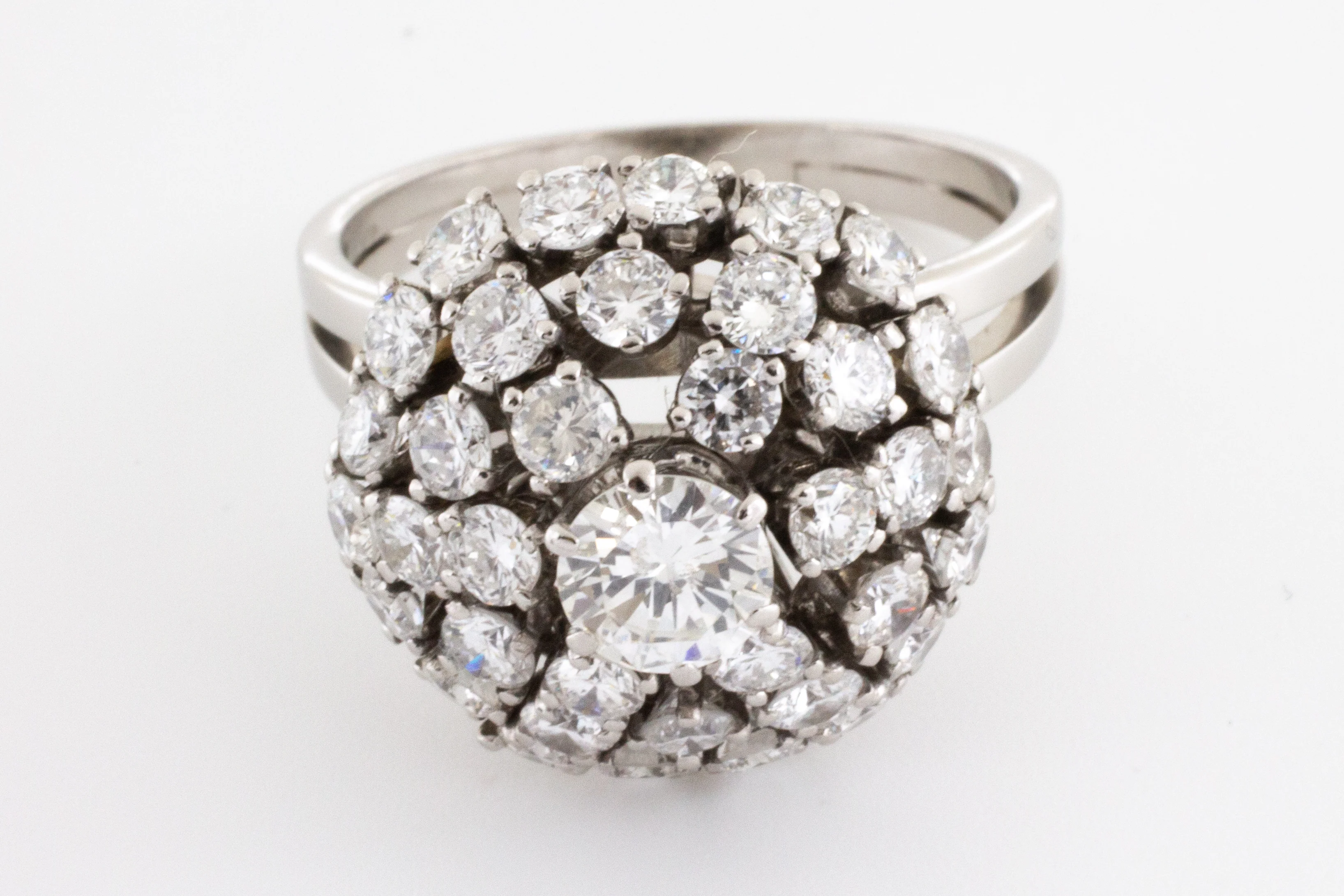 Vintage diamond dome cluster ring in white gold - Image 4