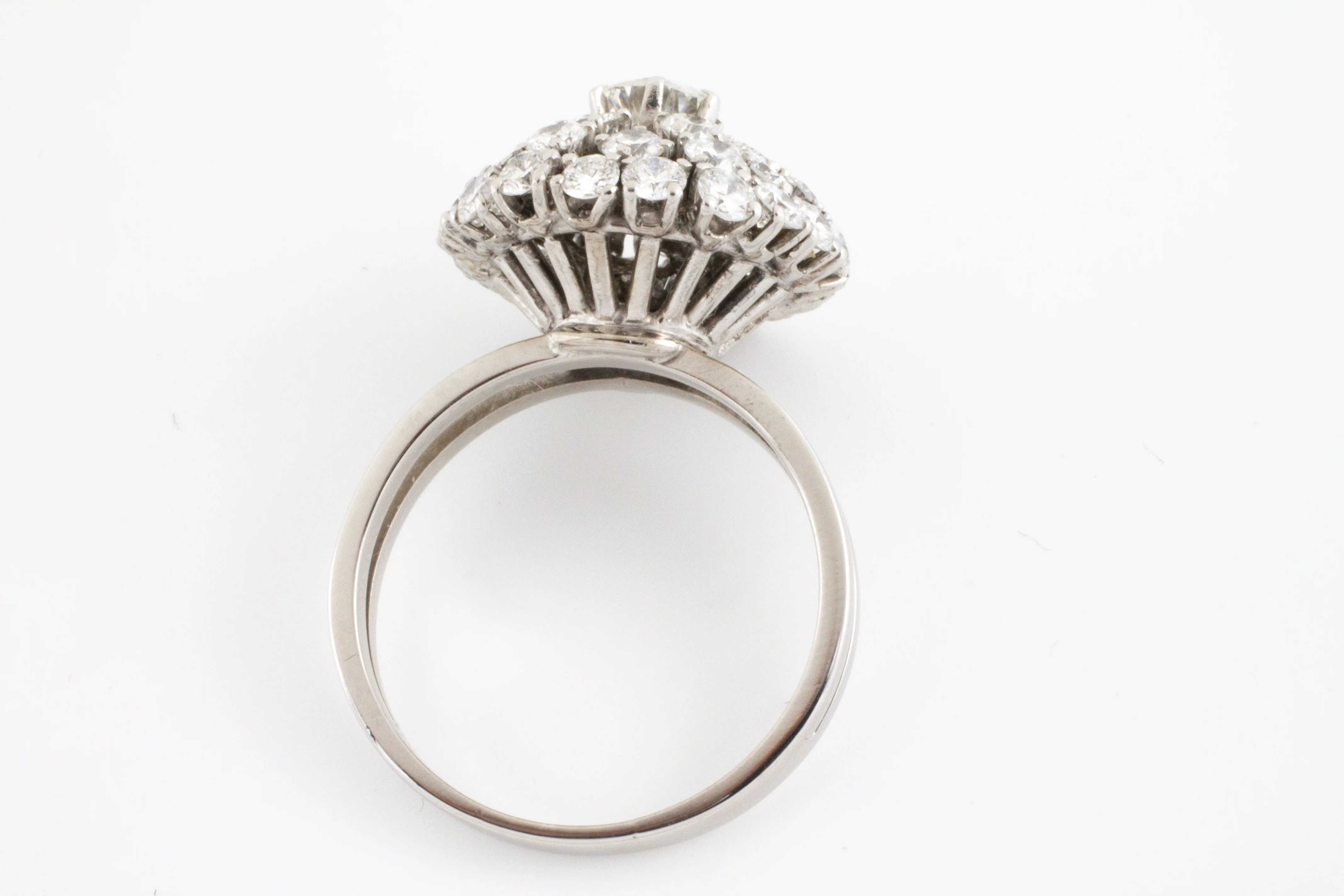 Vintage diamond dome cluster ring in white gold - Image 6
