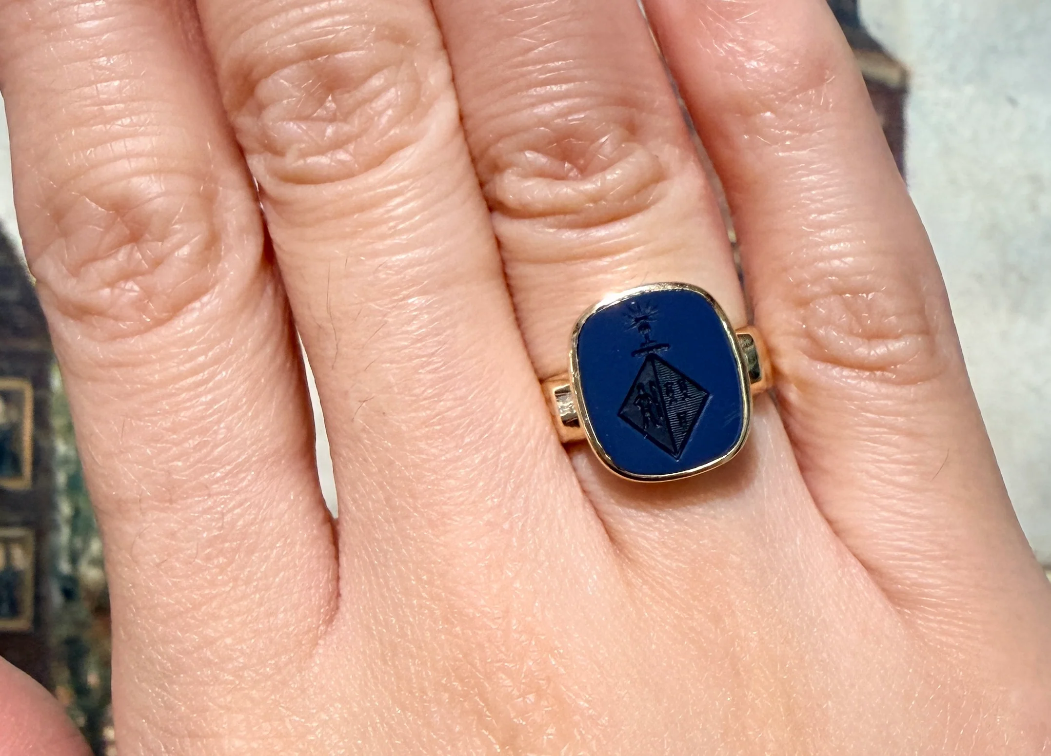 Vintage signet intaglio ring - Image 7