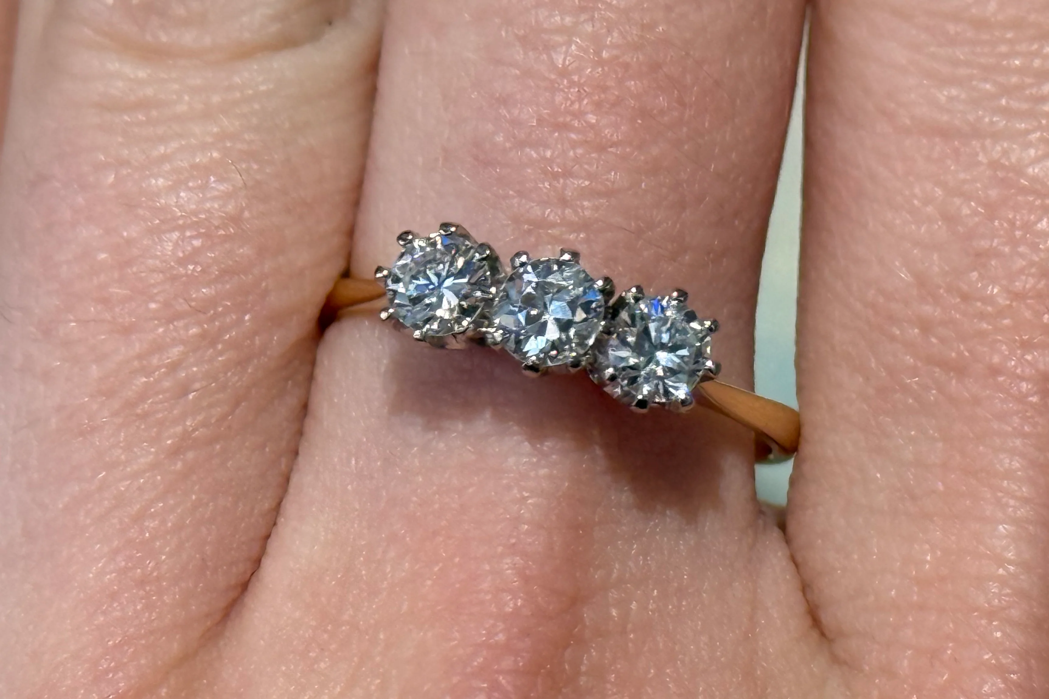 Vintage three stone diamond ring - Image 8