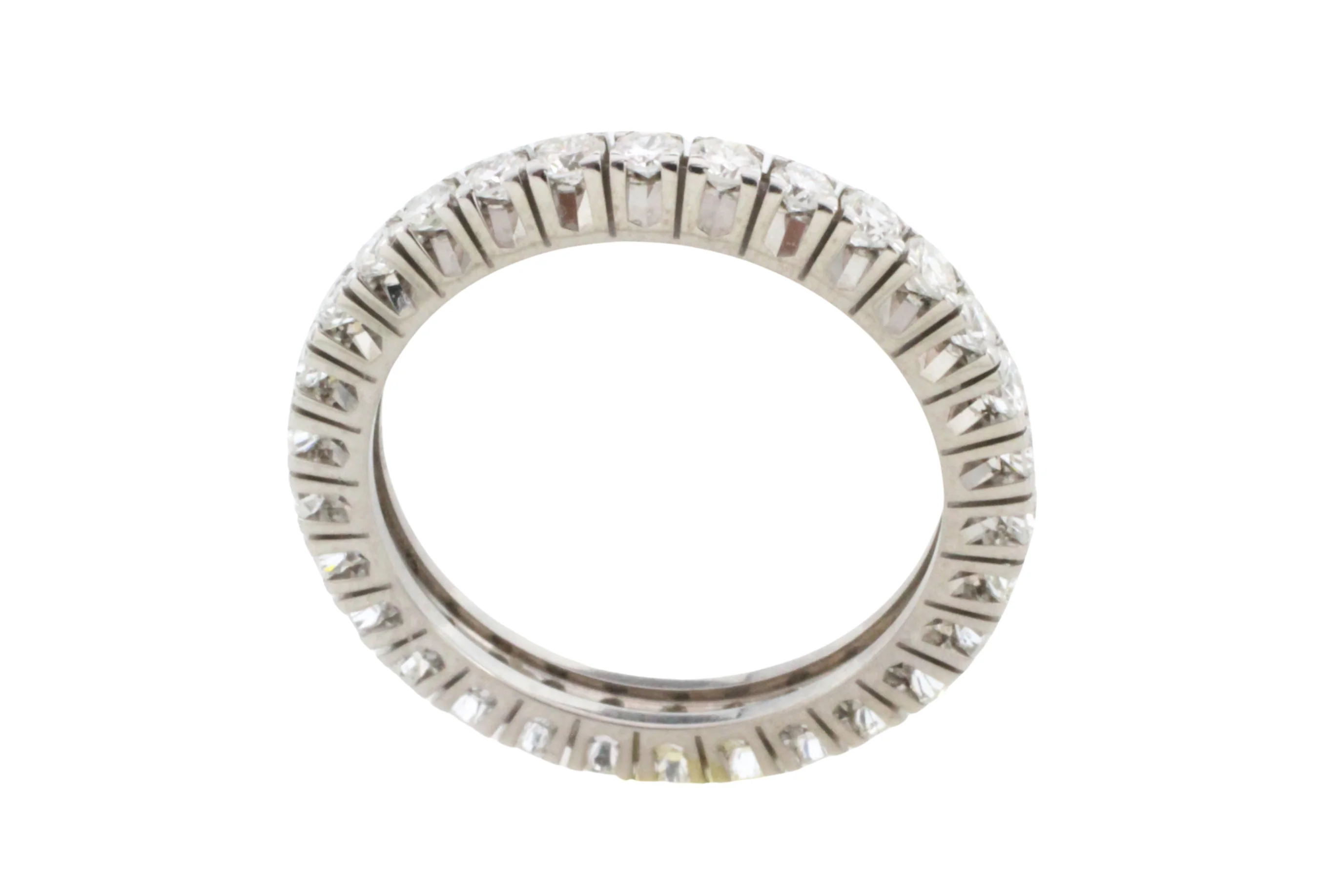 White gold eternity band with diamonds - Image 3