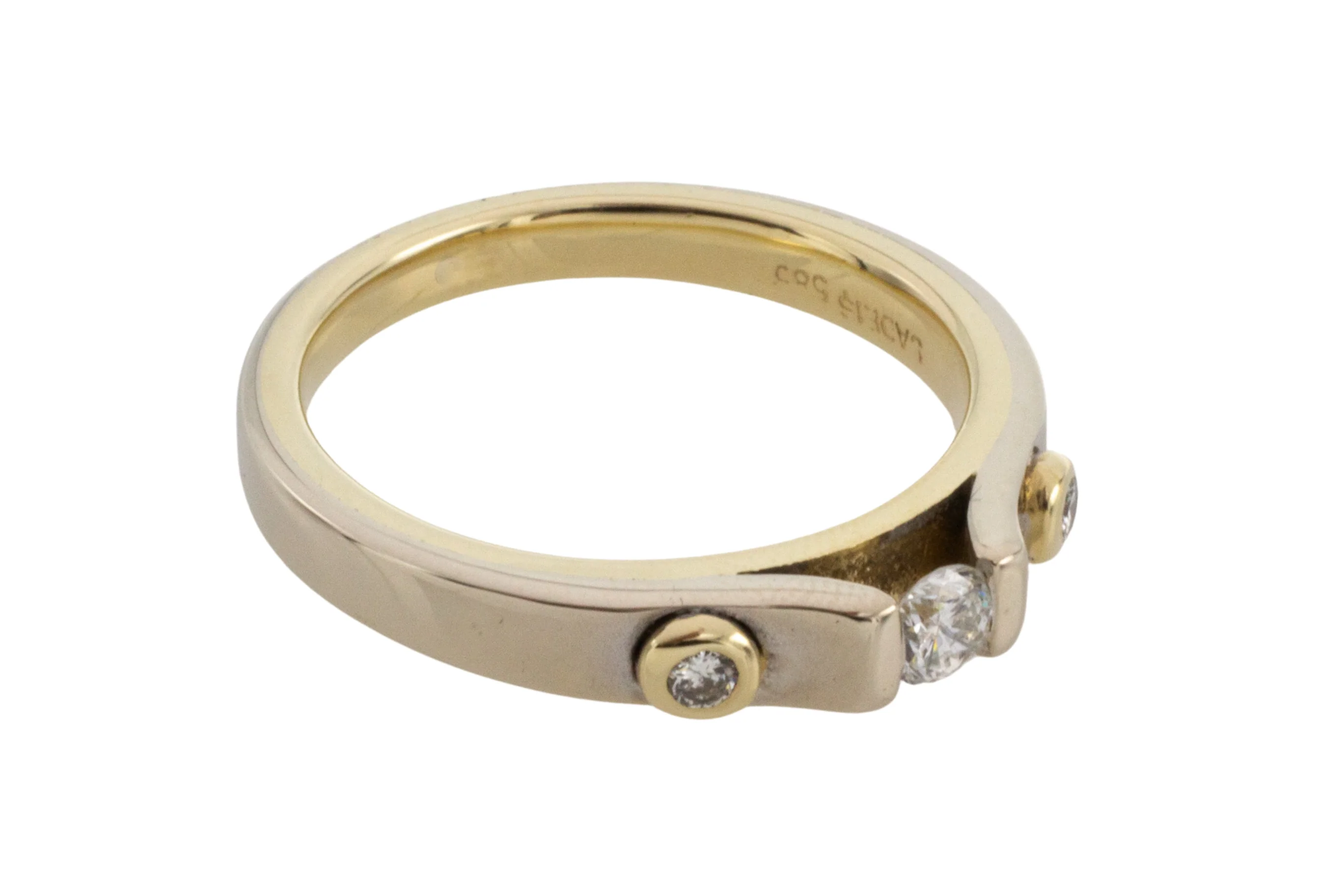 Yellow and white gold three stone diamond ring - Image 3