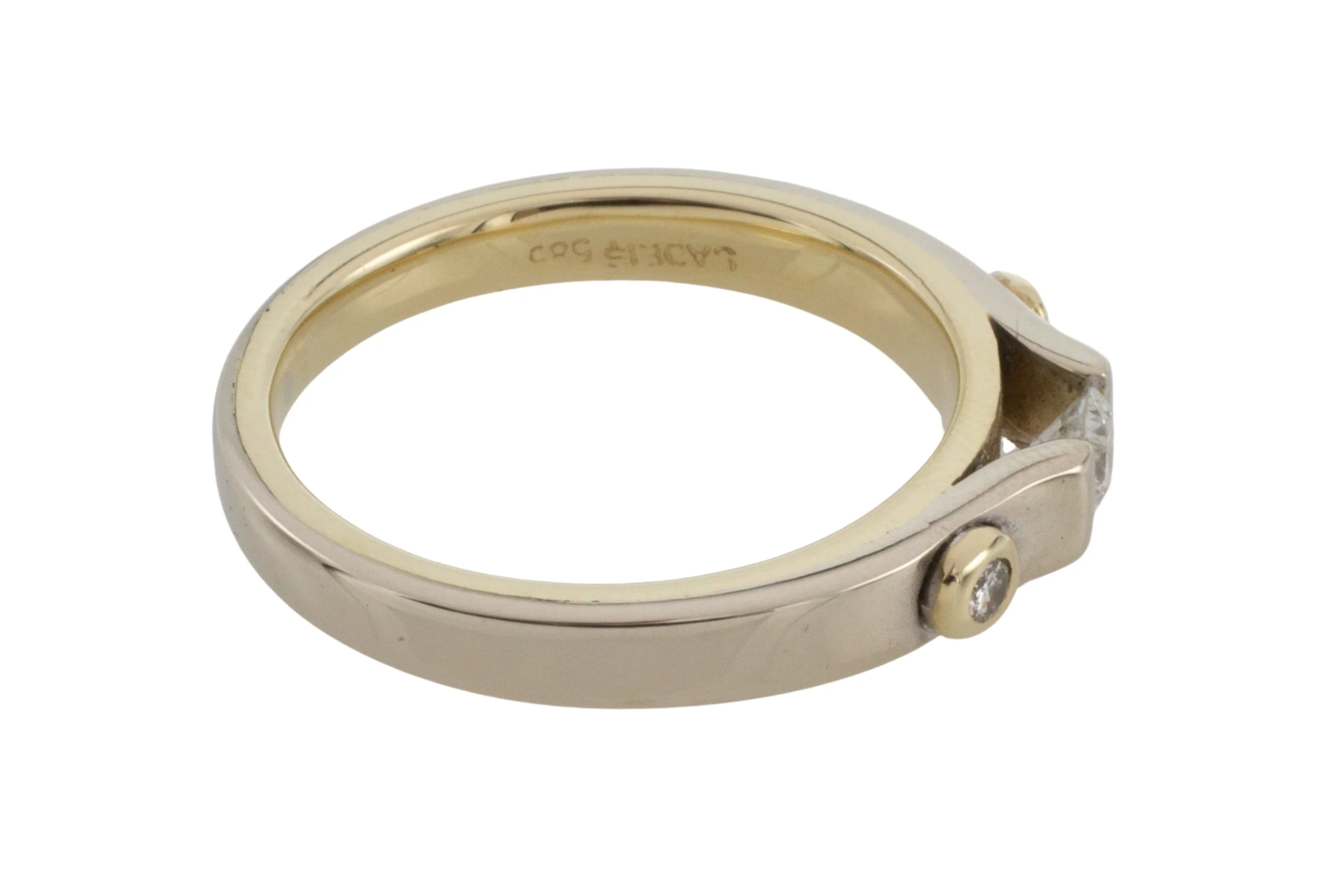 Yellow and white gold three stone diamond ring - Image 6